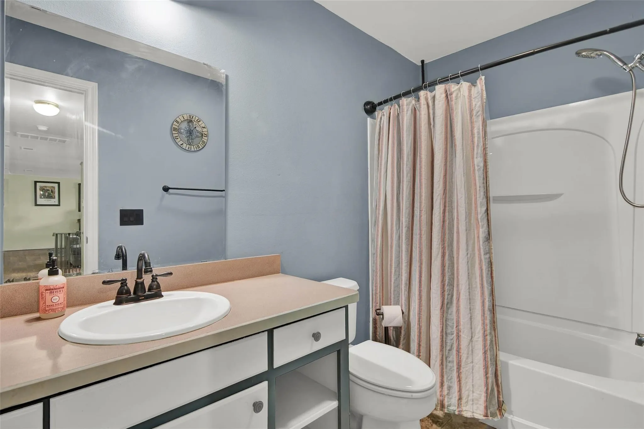 Single Family Residence For Sale in Grayson County , 17932 State Highway 56, Southmayd, Texas 75092, 3 Bedroom, 2 Bathroom, Garage spaces, 1,833 Sqft, built in 2004, Price $550,000, mls#21352044, Real Estate Agent in Southmayd, Homes For Sale in Grayson county, Homes For Sale in Southmayd, Realtor in Southmayd Texas, Real Estate Brokerage Independent Realty Texas, Luminita Cordes Realtor