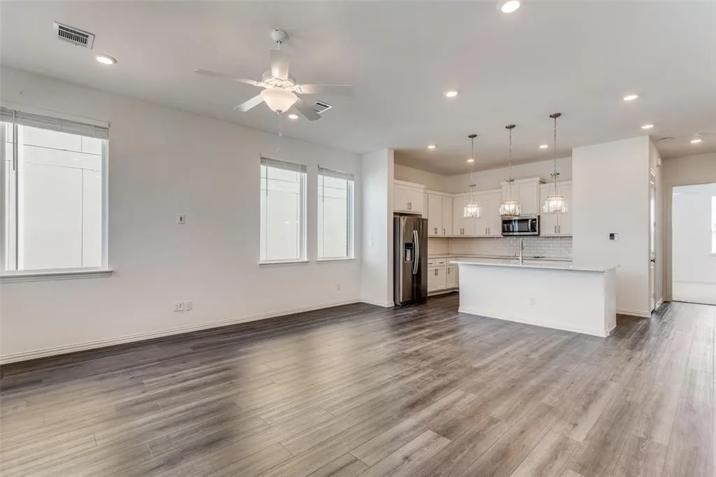 Single Family Residence For Rent in Dallas County , 7535 Millingston Road, Dallas, Texas 75228, 4 Bedroom, 4 Bathroom, 2 Garage spaces, 2,148 Sqft, built in 2023, mls#21352219, Real Estate Agent in Dallas, Homes For Rent in Dallas county, Homes For Rent in Dallas, Realtor in Dallas Texas, Real Estate Brokerage Independent Realty Texas, Luminita Cordes Realtor