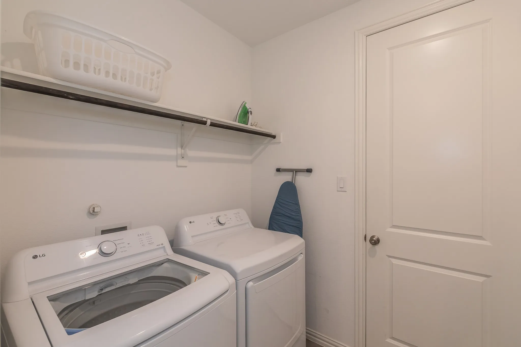 Single Family Residence For Rent in Dallas County , 7535 Millingston Road, Dallas, Texas 75228, 4 Bedroom, 4 Bathroom, 2 Garage spaces, 2,148 Sqft, built in 2023, mls#21352219, Real Estate Agent in Dallas, Homes For Rent in Dallas county, Homes For Rent in Dallas, Realtor in Dallas Texas, Real Estate Brokerage Independent Realty Texas, Luminita Cordes Realtor