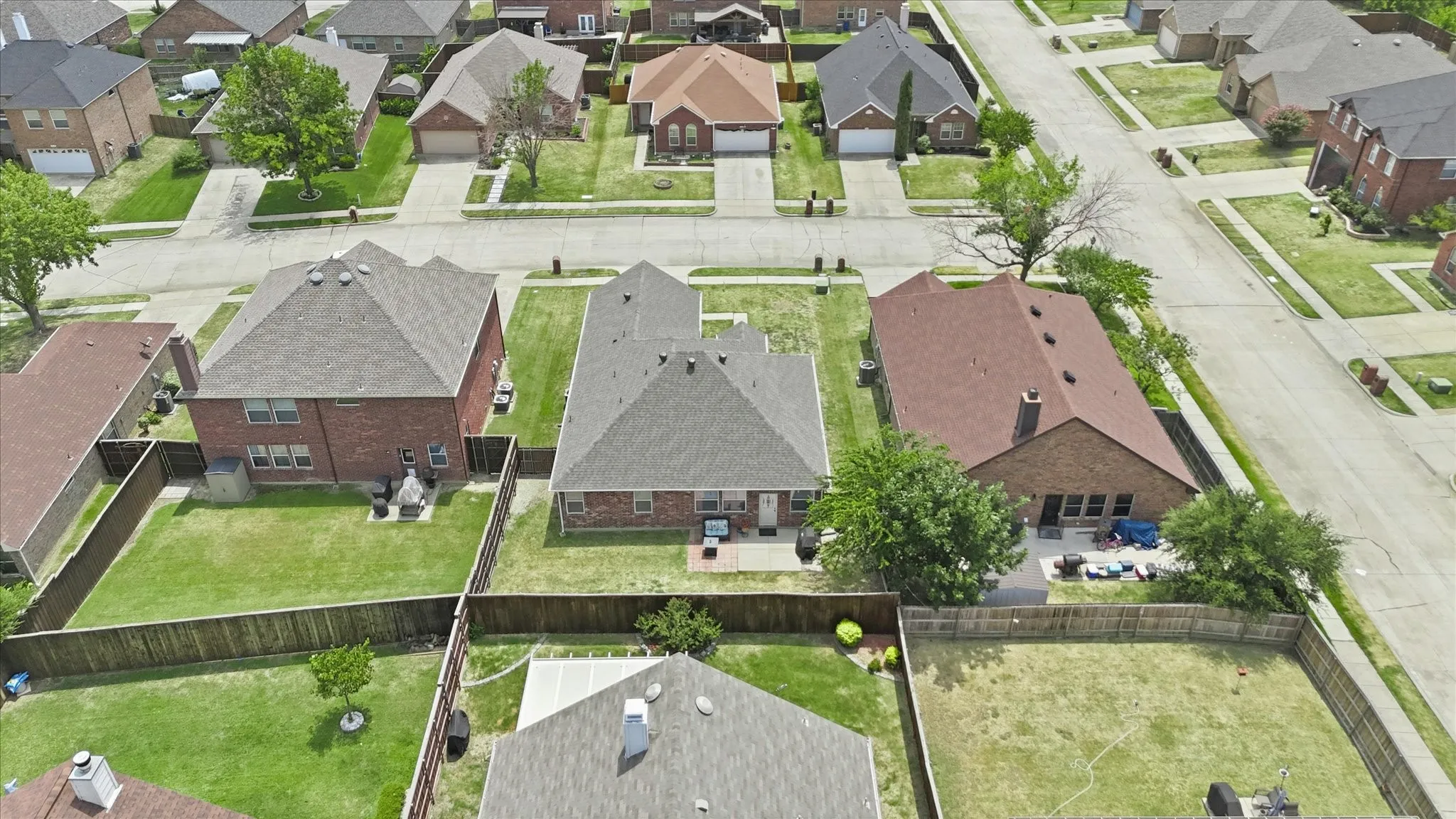 Single Family Residence For Sale in Denton County , 1905 Juniper Drive, Little Elm, Texas 75068, 3 Bedroom, 2 Bathroom, 2 Garage spaces, 1,805 Sqft, built in 2003, mls#21344560, Real Estate Agent in Little Elm, Homes For Sale in Denton county, Homes For Sale in Little Elm, Realtor in Little Elm Texas, Real Estate Brokerage Independent Realty Texas, Luminita Cordes Realtor