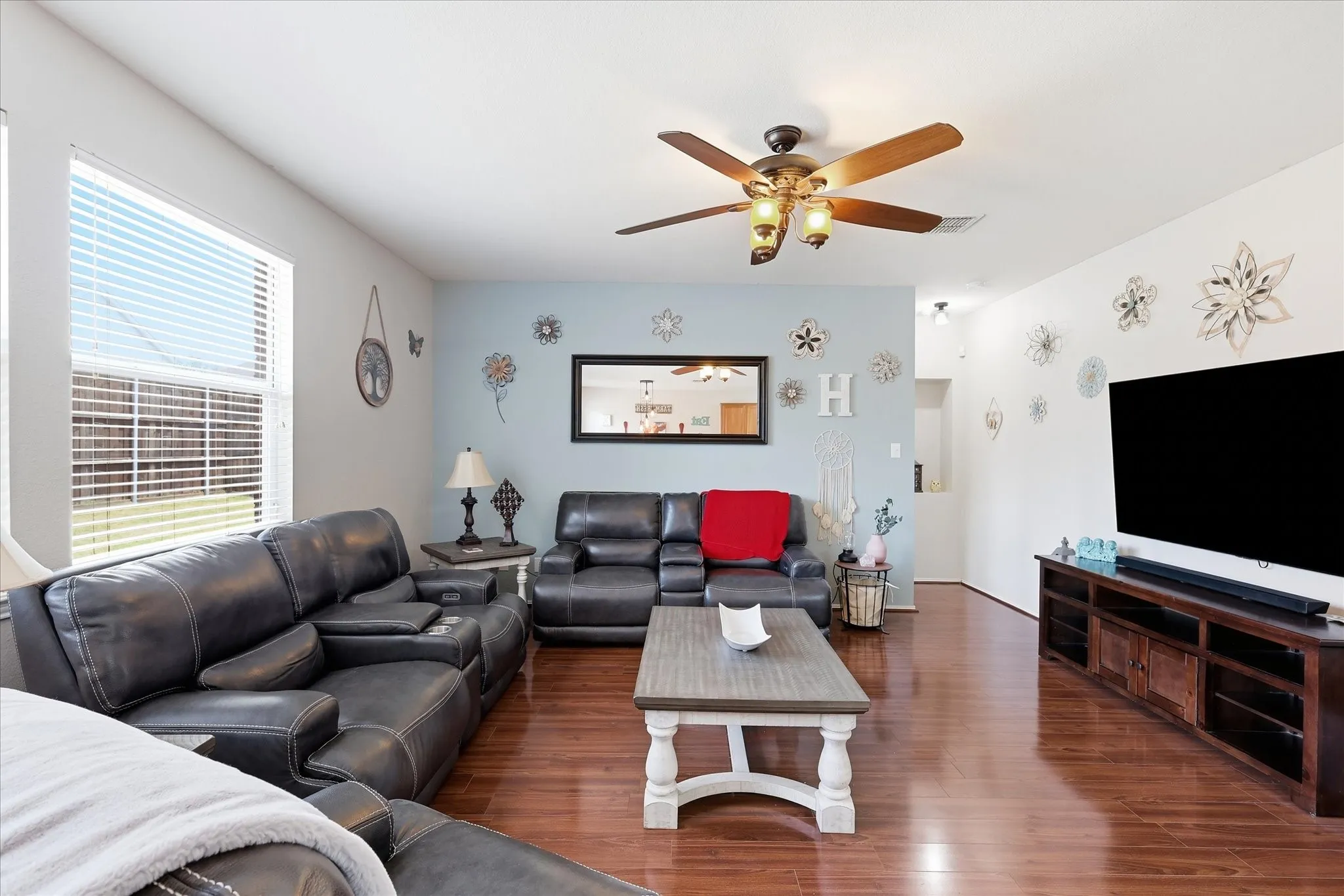 Single Family Residence For Sale in Denton County , 1905 Juniper Drive, Little Elm, Texas 75068, 3 Bedroom, 2 Bathroom, 2 Garage spaces, 1,805 Sqft, built in 2003, mls#21344560, Real Estate Agent in Little Elm, Homes For Sale in Denton county, Homes For Sale in Little Elm, Realtor in Little Elm Texas, Real Estate Brokerage Independent Realty Texas, Luminita Cordes Realtor
