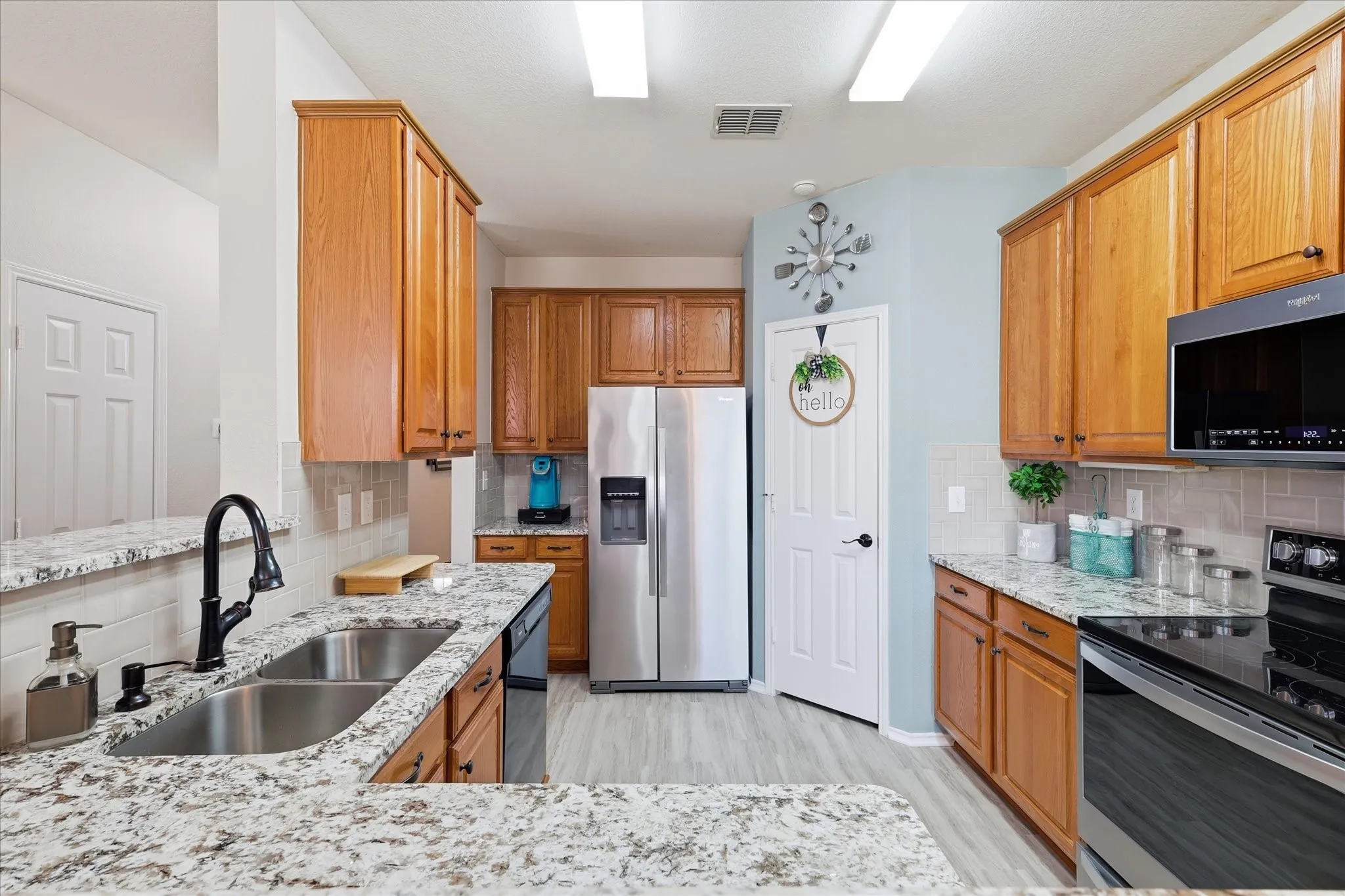 Single Family Residence For Sale in Denton County , 1905 Juniper Drive, Little Elm, Texas 75068, 3 Bedroom, 2 Bathroom, 2 Garage spaces, 1,805 Sqft, built in 2003, mls#21344560, Real Estate Agent in Little Elm, Homes For Sale in Denton county, Homes For Sale in Little Elm, Realtor in Little Elm Texas, Real Estate Brokerage Independent Realty Texas, Luminita Cordes Realtor