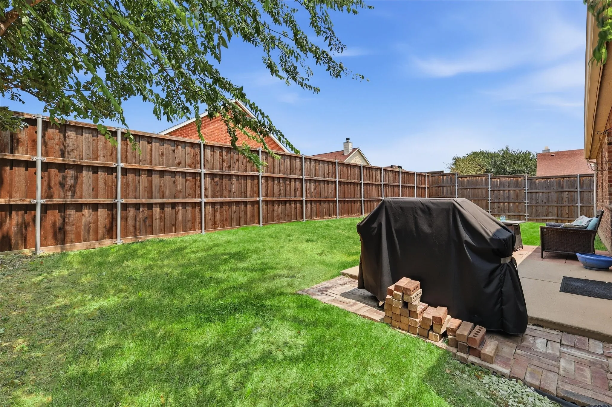 Single Family Residence For Sale in Denton County , 1905 Juniper Drive, Little Elm, Texas 75068, 3 Bedroom, 2 Bathroom, 2 Garage spaces, 1,805 Sqft, built in 2003, mls#21344560, Real Estate Agent in Little Elm, Homes For Sale in Denton county, Homes For Sale in Little Elm, Realtor in Little Elm Texas, Real Estate Brokerage Independent Realty Texas, Luminita Cordes Realtor