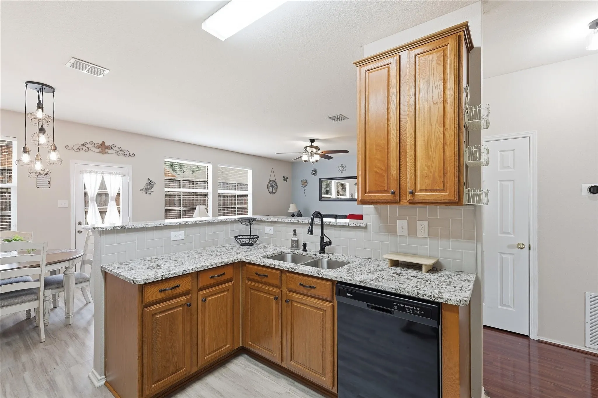 Single Family Residence For Sale in Denton County , 1905 Juniper Drive, Little Elm, Texas 75068, 3 Bedroom, 2 Bathroom, 2 Garage spaces, 1,805 Sqft, built in 2003, mls#21344560, Real Estate Agent in Little Elm, Homes For Sale in Denton county, Homes For Sale in Little Elm, Realtor in Little Elm Texas, Real Estate Brokerage Independent Realty Texas, Luminita Cordes Realtor