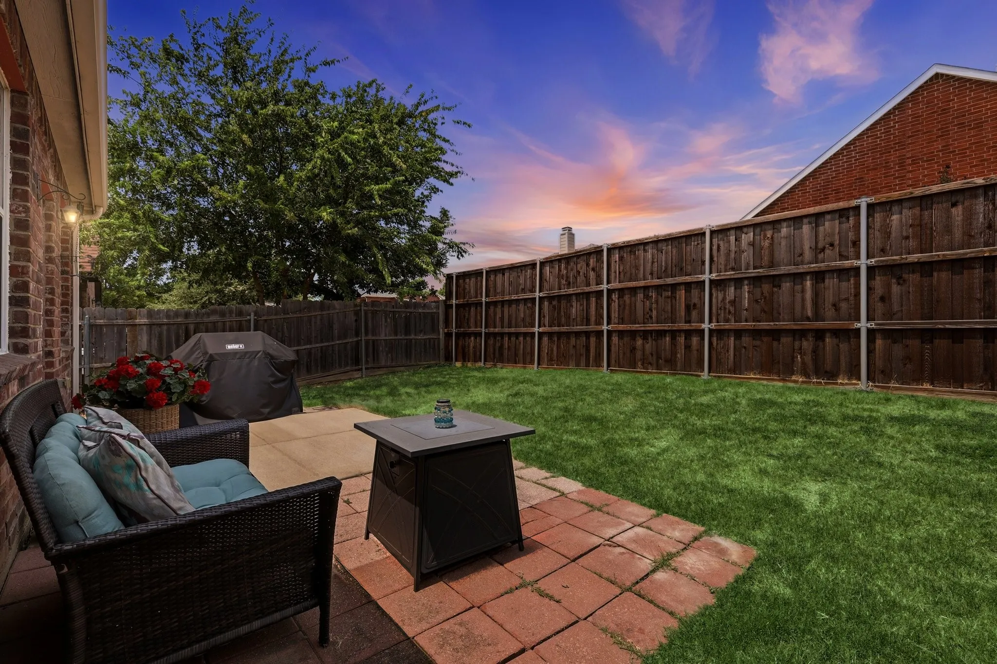 Single Family Residence For Sale in Denton County , 1905 Juniper Drive, Little Elm, Texas 75068, 3 Bedroom, 2 Bathroom, 2 Garage spaces, 1,805 Sqft, built in 2003, mls#21344560, Real Estate Agent in Little Elm, Homes For Sale in Denton county, Homes For Sale in Little Elm, Realtor in Little Elm Texas, Real Estate Brokerage Independent Realty Texas, Luminita Cordes Realtor