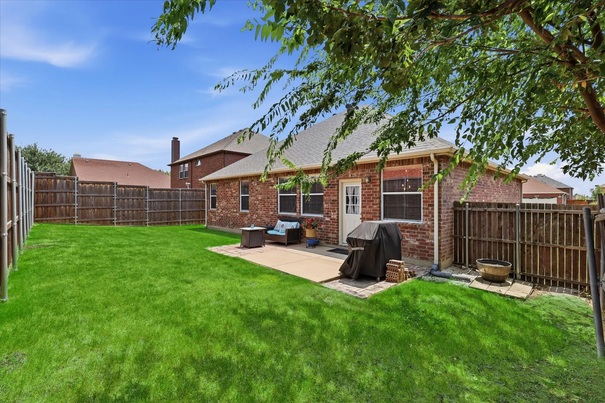 Single Family Residence For Sale in Denton County , 1905 Juniper Drive, Little Elm, Texas 75068, 3 Bedroom, 2 Bathroom, 2 Garage spaces, 1,805 Sqft, built in 2003, mls#21344560, Real Estate Agent in Little Elm, Homes For Sale in Denton county, Homes For Sale in Little Elm, Realtor in Little Elm Texas, Real Estate Brokerage Independent Realty Texas, Luminita Cordes Realtor