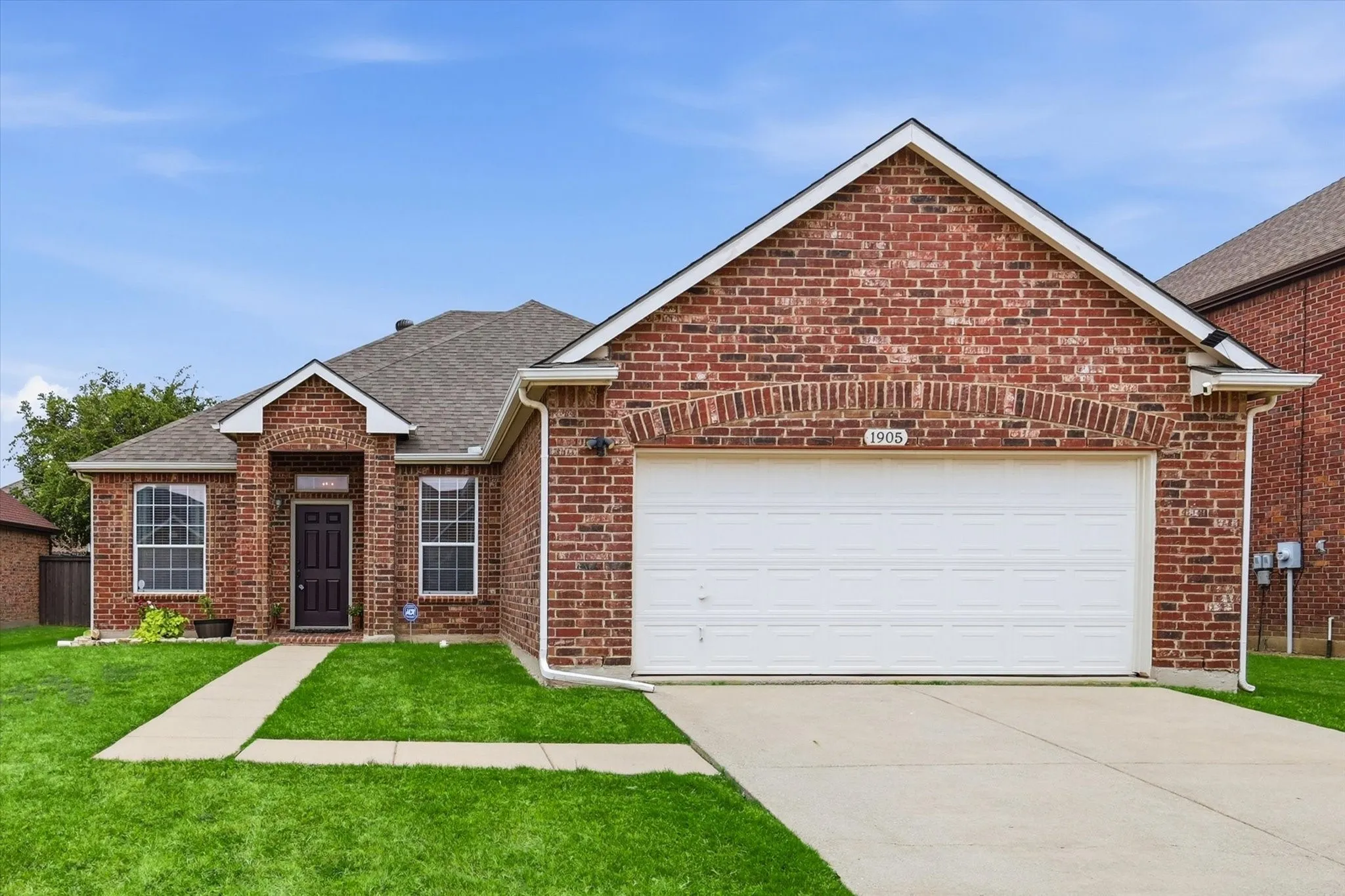 Single Family Residence For Sale in Denton County , 1905 Juniper Drive, Little Elm, Texas 75068, 3 Bedroom, 2 Bathroom, 2 Garage spaces, 1,805 Sqft, built in 2003, mls#21344560, Real Estate Agent in Little Elm, Homes For Sale in Denton county, Homes For Sale in Little Elm, Realtor in Little Elm Texas, Real Estate Brokerage Independent Realty Texas, Luminita Cordes Realtor