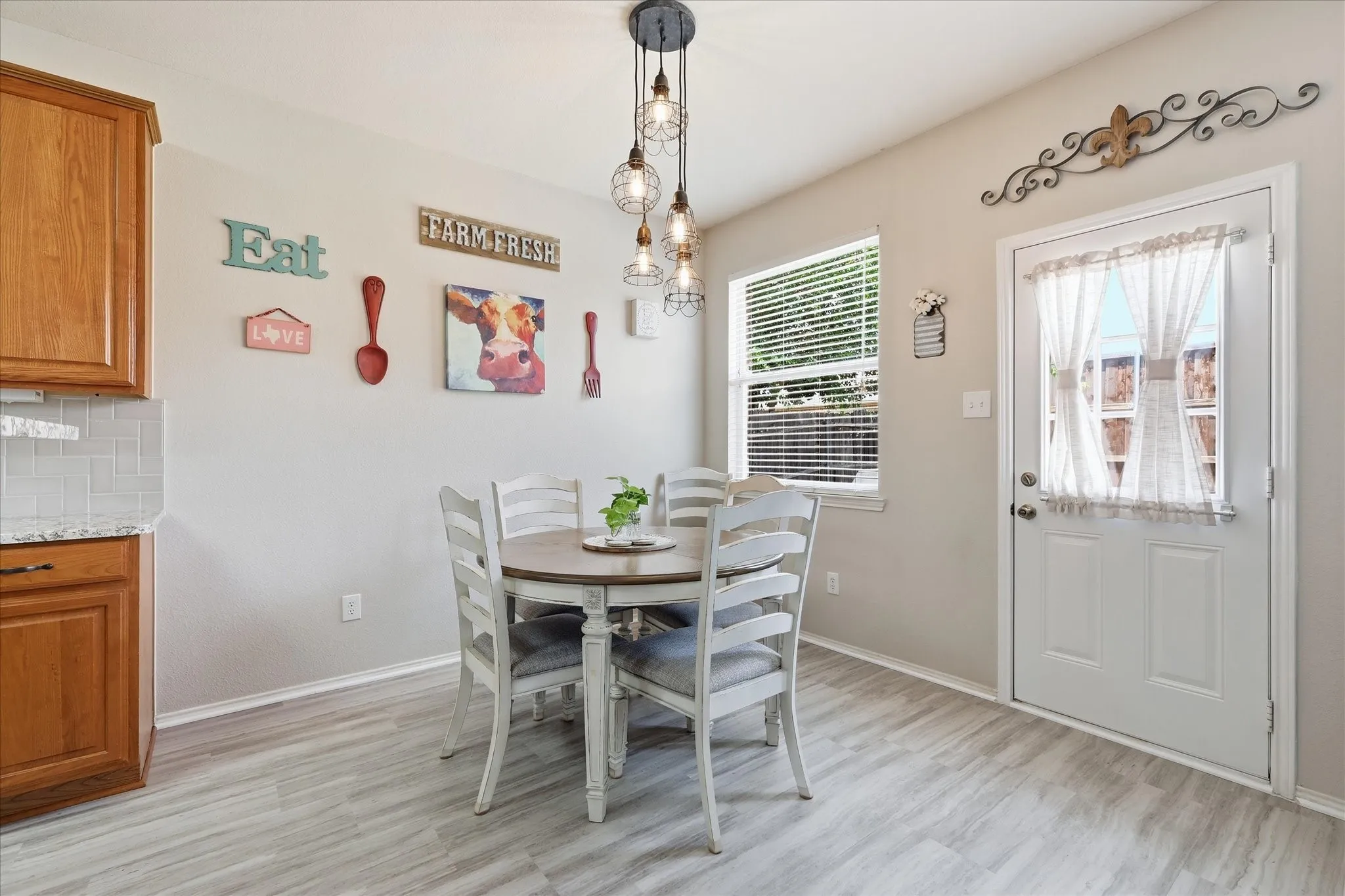 Single Family Residence For Sale in Denton County , 1905 Juniper Drive, Little Elm, Texas 75068, 3 Bedroom, 2 Bathroom, 2 Garage spaces, 1,805 Sqft, built in 2003, mls#21344560, Real Estate Agent in Little Elm, Homes For Sale in Denton county, Homes For Sale in Little Elm, Realtor in Little Elm Texas, Real Estate Brokerage Independent Realty Texas, Luminita Cordes Realtor