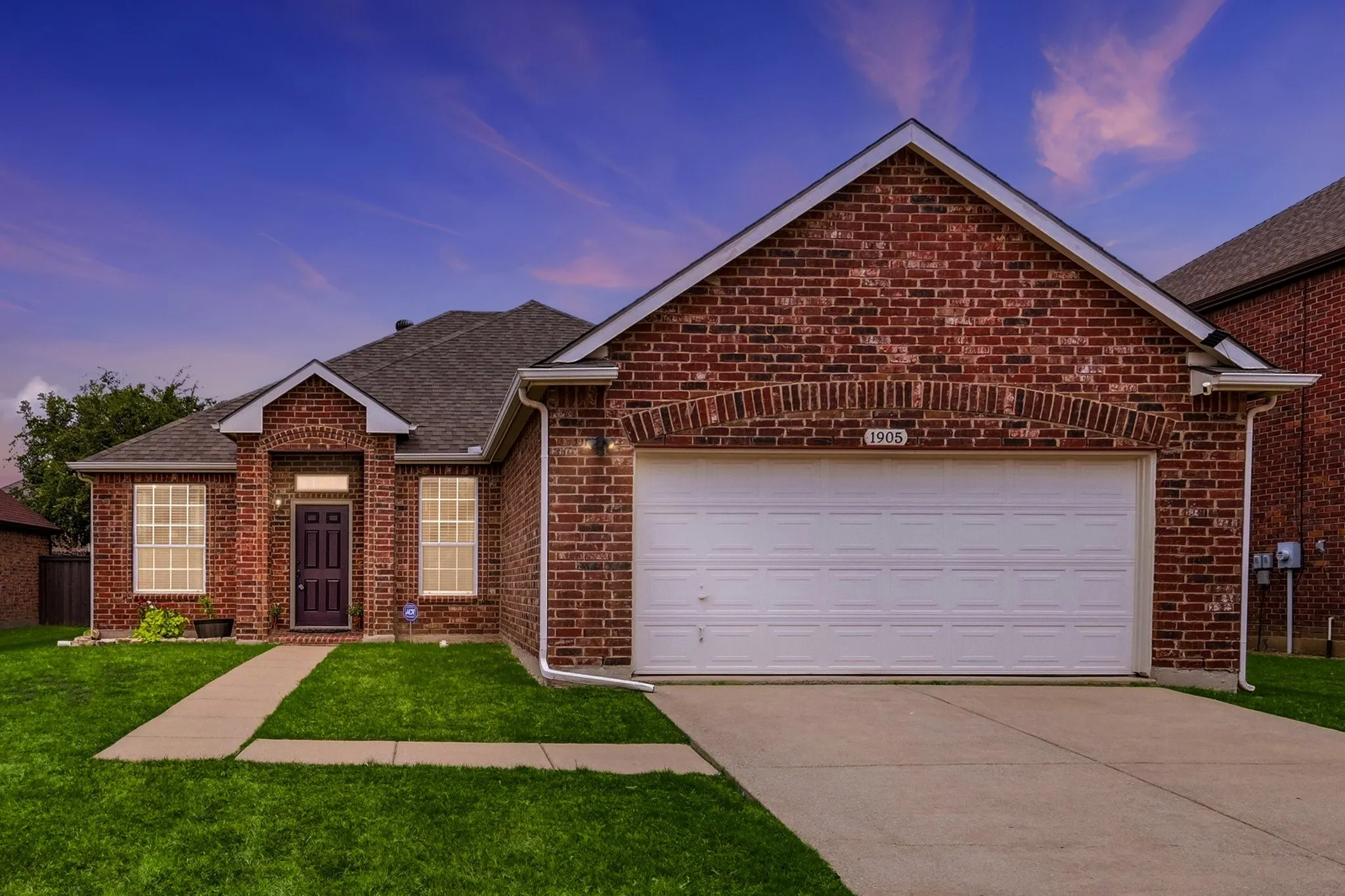 Single Family Residence For Sale in Denton County , 1905 Juniper Drive, Little Elm, Texas 75068, 3 Bedroom, 2 Bathroom, 2 Garage spaces, 1,805 Sqft, built in 2003, mls#21344560, Real Estate Agent in Little Elm, Homes For Sale in Denton county, Homes For Sale in Little Elm, Realtor in Little Elm Texas, Real Estate Brokerage Independent Realty Texas, Luminita Cordes Realtor