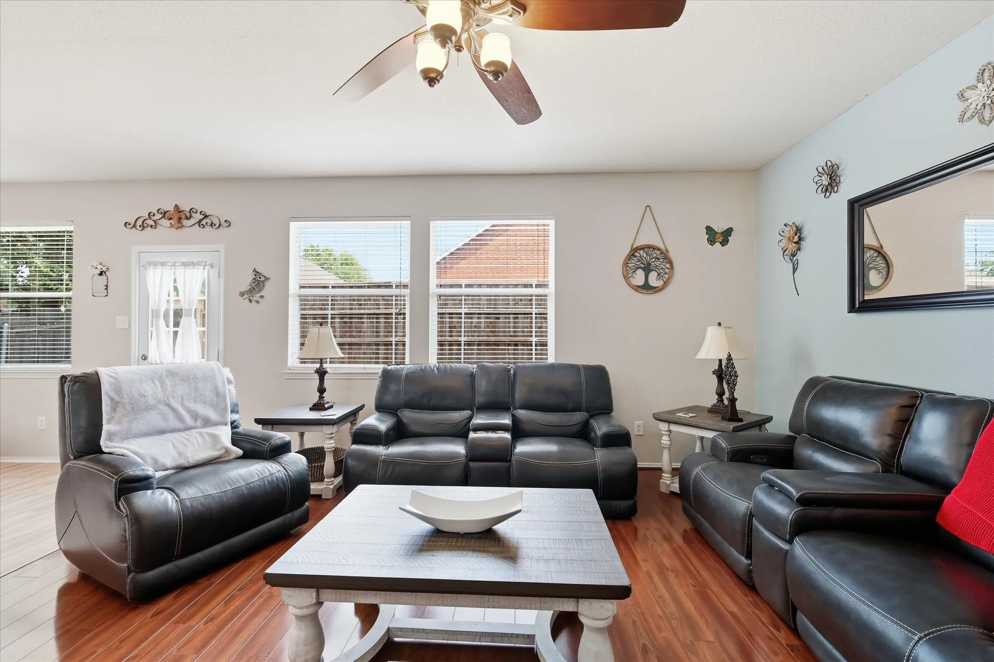 Single Family Residence For Sale in Denton County , 1905 Juniper Drive, Little Elm, Texas 75068, 3 Bedroom, 2 Bathroom, 2 Garage spaces, 1,805 Sqft, built in 2003, mls#21344560, Real Estate Agent in Little Elm, Homes For Sale in Denton county, Homes For Sale in Little Elm, Realtor in Little Elm Texas, Real Estate Brokerage Independent Realty Texas, Luminita Cordes Realtor