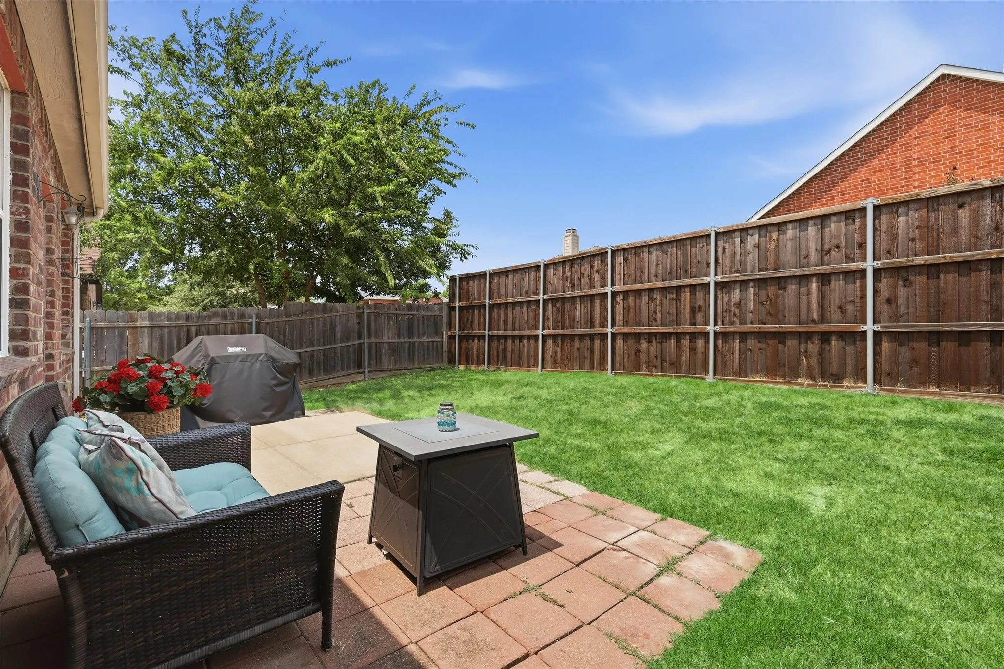 Single Family Residence For Sale in Denton County , 1905 Juniper Drive, Little Elm, Texas 75068, 3 Bedroom, 2 Bathroom, 2 Garage spaces, 1,805 Sqft, built in 2003, mls#21344560, Real Estate Agent in Little Elm, Homes For Sale in Denton county, Homes For Sale in Little Elm, Realtor in Little Elm Texas, Real Estate Brokerage Independent Realty Texas, Luminita Cordes Realtor