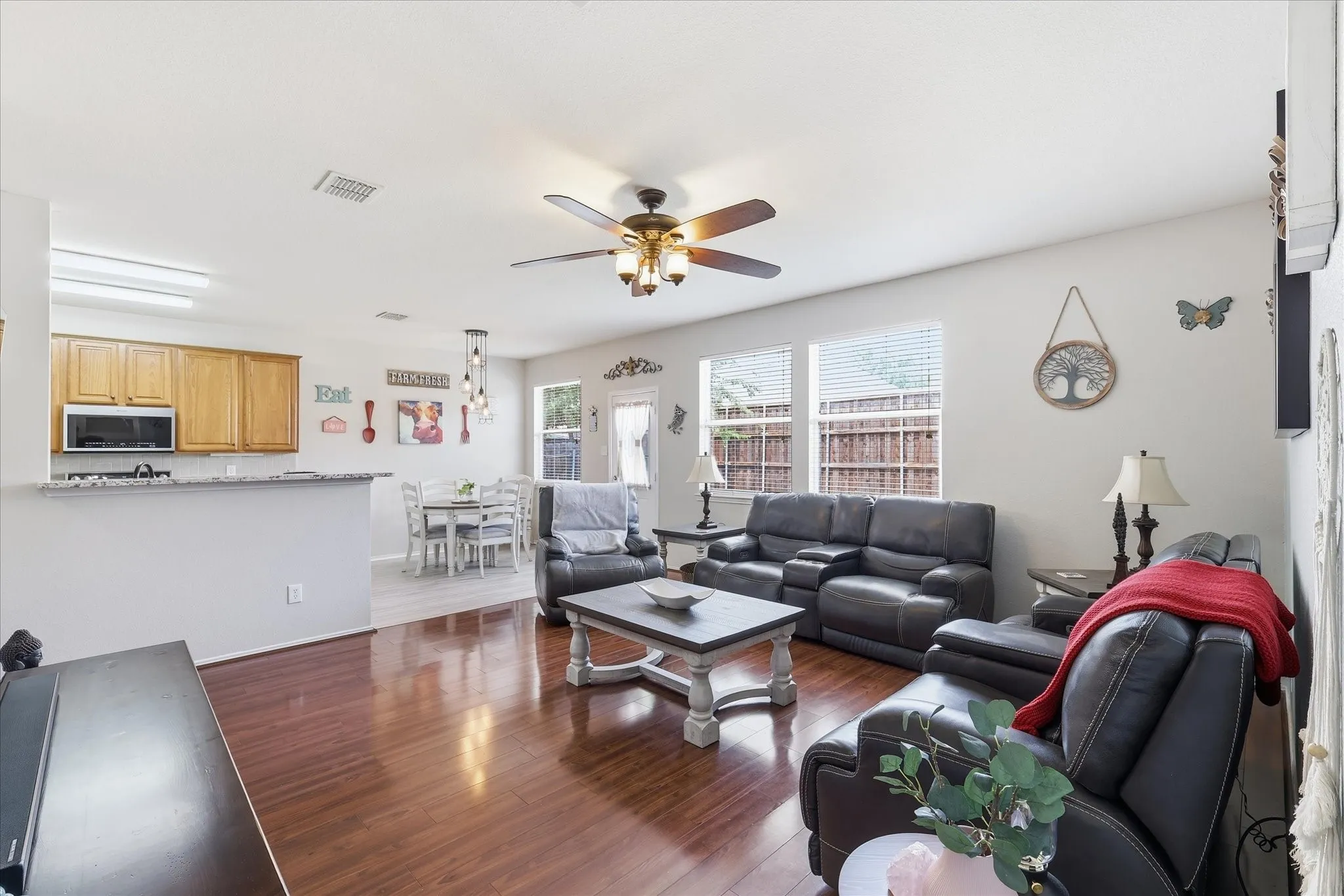 Single Family Residence For Sale in Denton County , 1905 Juniper Drive, Little Elm, Texas 75068, 3 Bedroom, 2 Bathroom, 2 Garage spaces, 1,805 Sqft, built in 2003, mls#21344560, Real Estate Agent in Little Elm, Homes For Sale in Denton county, Homes For Sale in Little Elm, Realtor in Little Elm Texas, Real Estate Brokerage Independent Realty Texas, Luminita Cordes Realtor