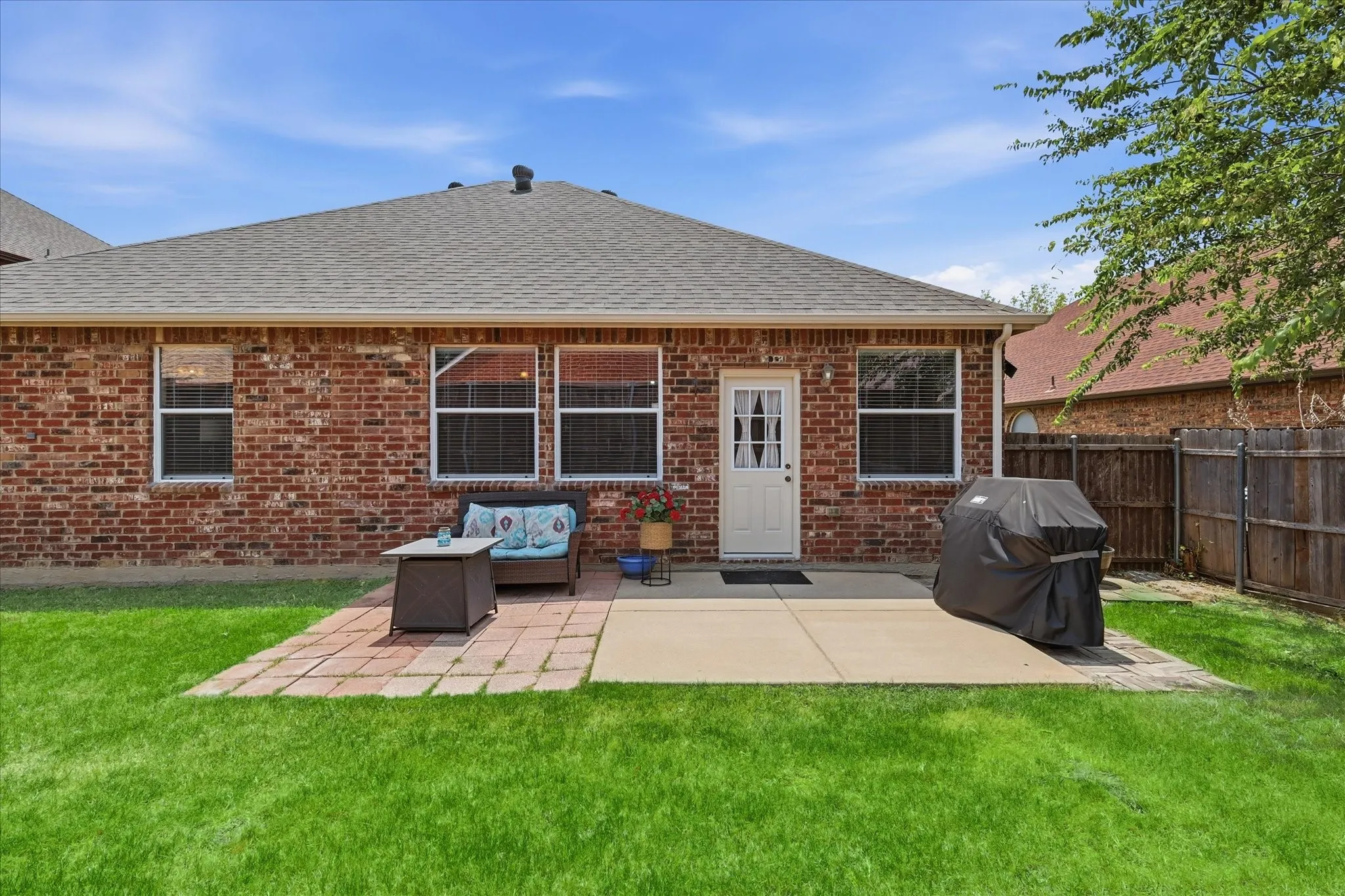 Single Family Residence For Sale in Denton County , 1905 Juniper Drive, Little Elm, Texas 75068, 3 Bedroom, 2 Bathroom, 2 Garage spaces, 1,805 Sqft, built in 2003, mls#21344560, Real Estate Agent in Little Elm, Homes For Sale in Denton county, Homes For Sale in Little Elm, Realtor in Little Elm Texas, Real Estate Brokerage Independent Realty Texas, Luminita Cordes Realtor