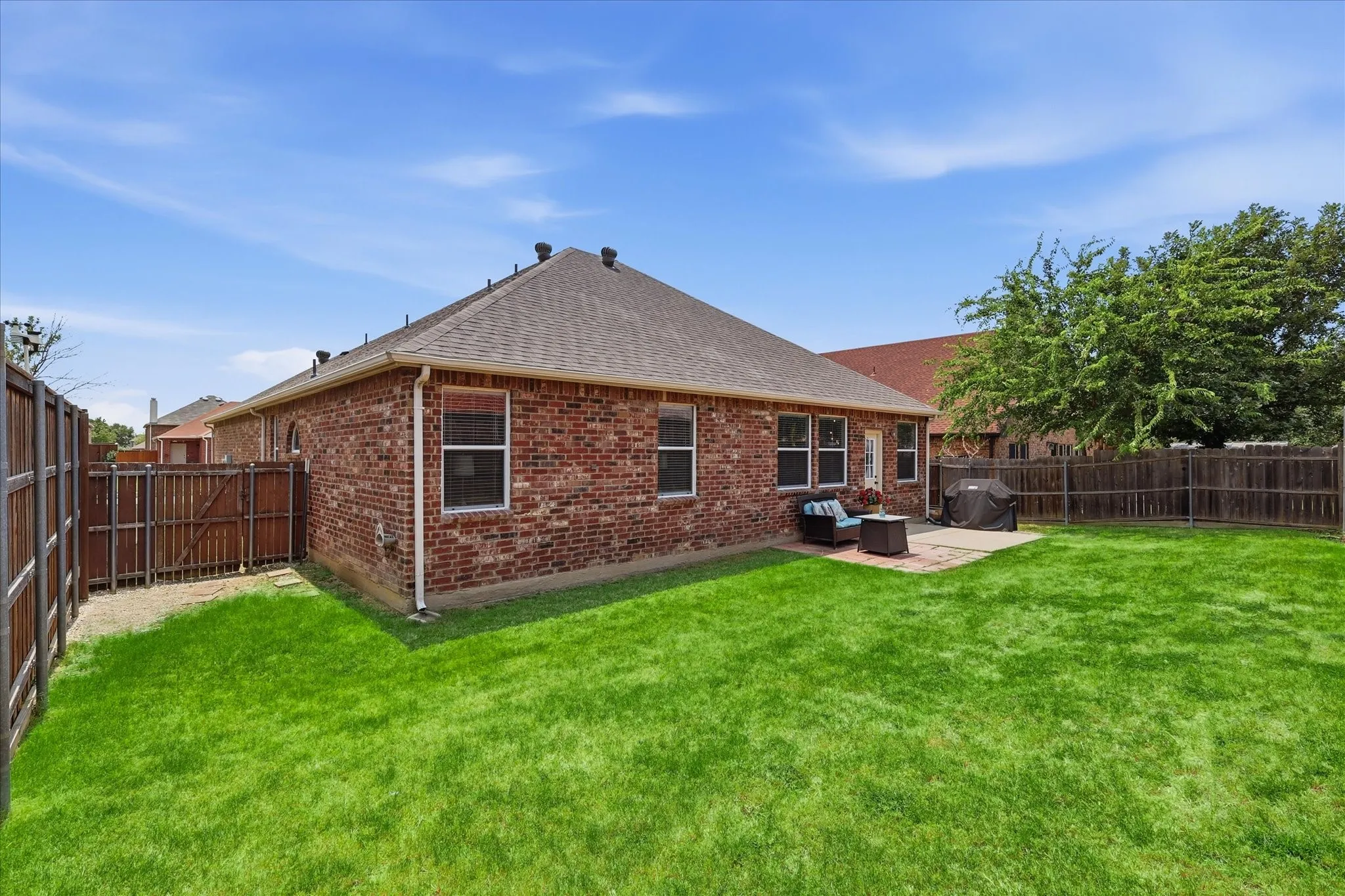 Single Family Residence For Sale in Denton County , 1905 Juniper Drive, Little Elm, Texas 75068, 3 Bedroom, 2 Bathroom, 2 Garage spaces, 1,805 Sqft, built in 2003, mls#21344560, Real Estate Agent in Little Elm, Homes For Sale in Denton county, Homes For Sale in Little Elm, Realtor in Little Elm Texas, Real Estate Brokerage Independent Realty Texas, Luminita Cordes Realtor