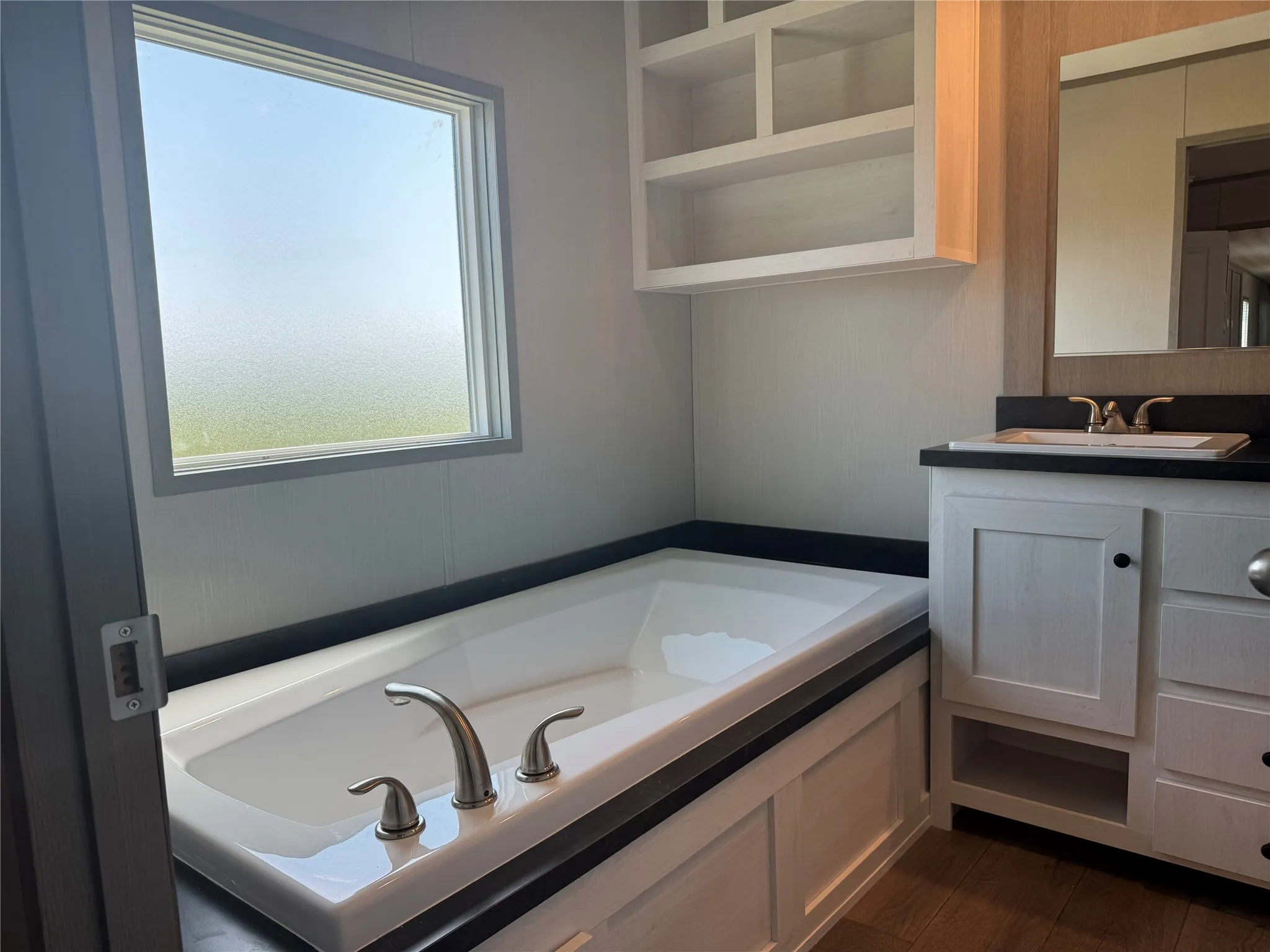 Soaking tub