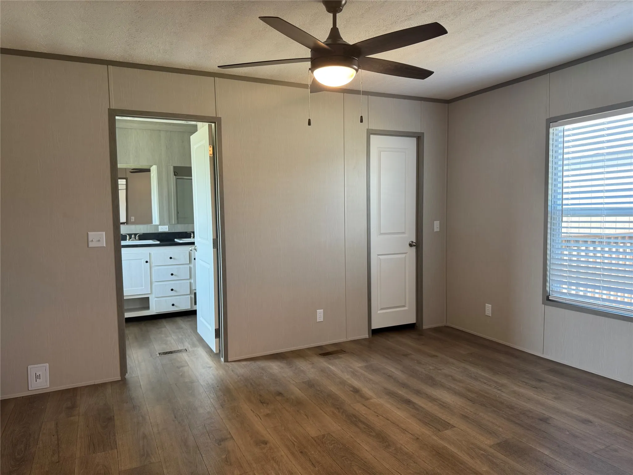 Manufactured Home For Rent in Tarrant County , 1800 Oak Grove Road E 299, Burleson, Texas 76028, 3 Bedroom, 2 Bathroom, Garage spaces, 1,216 Sqft, built in 2025, mls#21352272, Real Estate Agent in Burleson, Homes For Rent in Tarrant county, Homes For Rent in Burleson, Realtor in Burleson Texas, Real Estate Brokerage Independent Realty Texas, Luminita Cordes Realtor