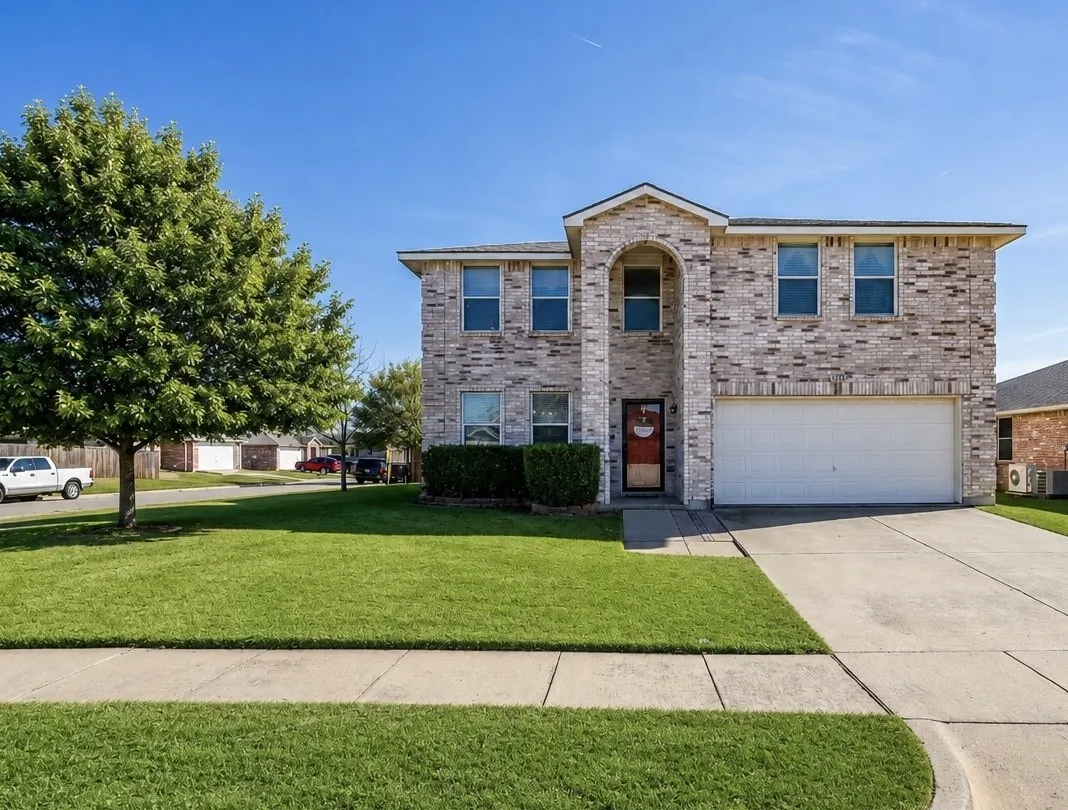Single Family Residence For Sale in Denton County , 3214 Friesian Court, Denton, Texas 76210, 4 Bedroom, 3 Bathroom, 2 Garage spaces, 2,917 Sqft, built in 2004, Price $424,000, mls#21349818, Real Estate Agent in Denton, Homes For Sale in Denton county, Homes For Sale in Denton, Realtor in Denton Texas, Real Estate Brokerage Independent Realty Texas, Luminita Cordes Realtor