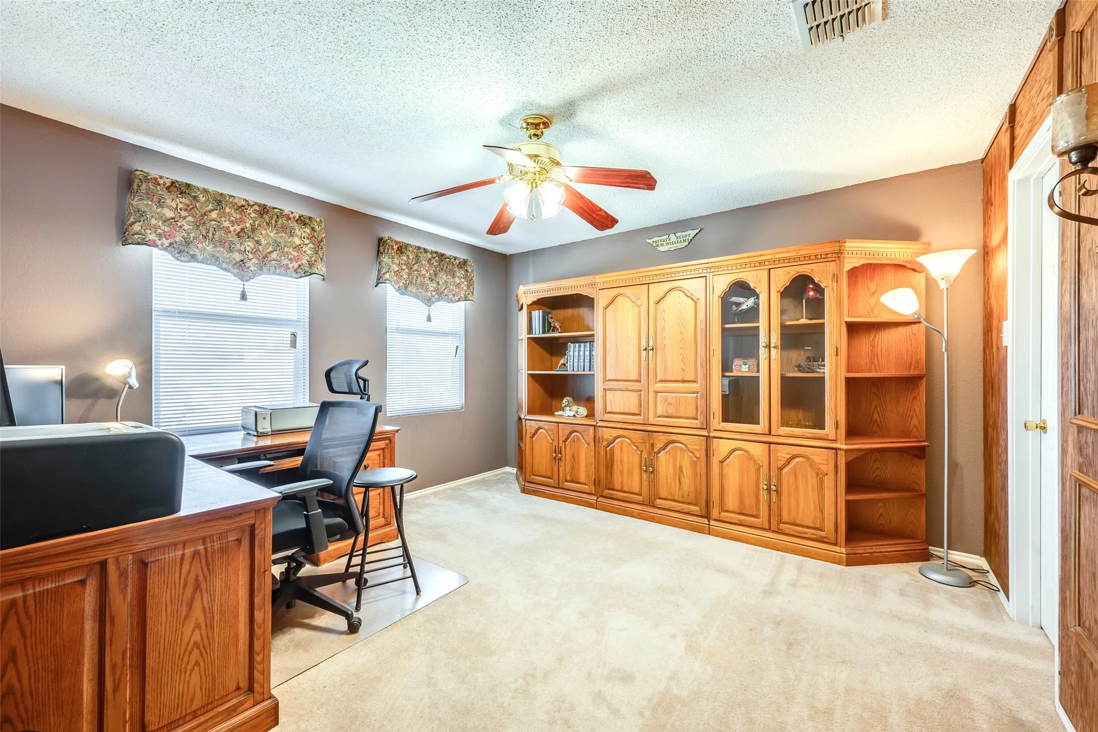 Single Family Residence For Sale in Denton County , 3214 Friesian Court, Denton, Texas 76210, 4 Bedroom, 3 Bathroom, 2 Garage spaces, 2,917 Sqft, built in 2004, Price $424,000, mls#21349818, Real Estate Agent in Denton, Homes For Sale in Denton county, Homes For Sale in Denton, Realtor in Denton Texas, Real Estate Brokerage Independent Realty Texas, Luminita Cordes Realtor