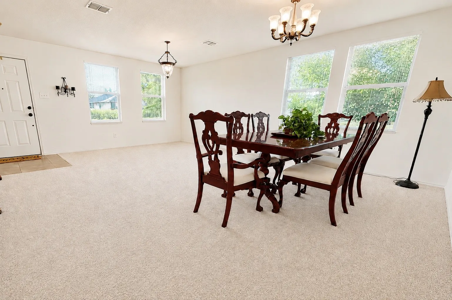 Single Family Residence For Sale in Denton County , 3214 Friesian Court, Denton, Texas 76210, 4 Bedroom, 3 Bathroom, 2 Garage spaces, 2,917 Sqft, built in 2004, Price $424,000, mls#21349818, Real Estate Agent in Denton, Homes For Sale in Denton county, Homes For Sale in Denton, Realtor in Denton Texas, Real Estate Brokerage Independent Realty Texas, Luminita Cordes Realtor