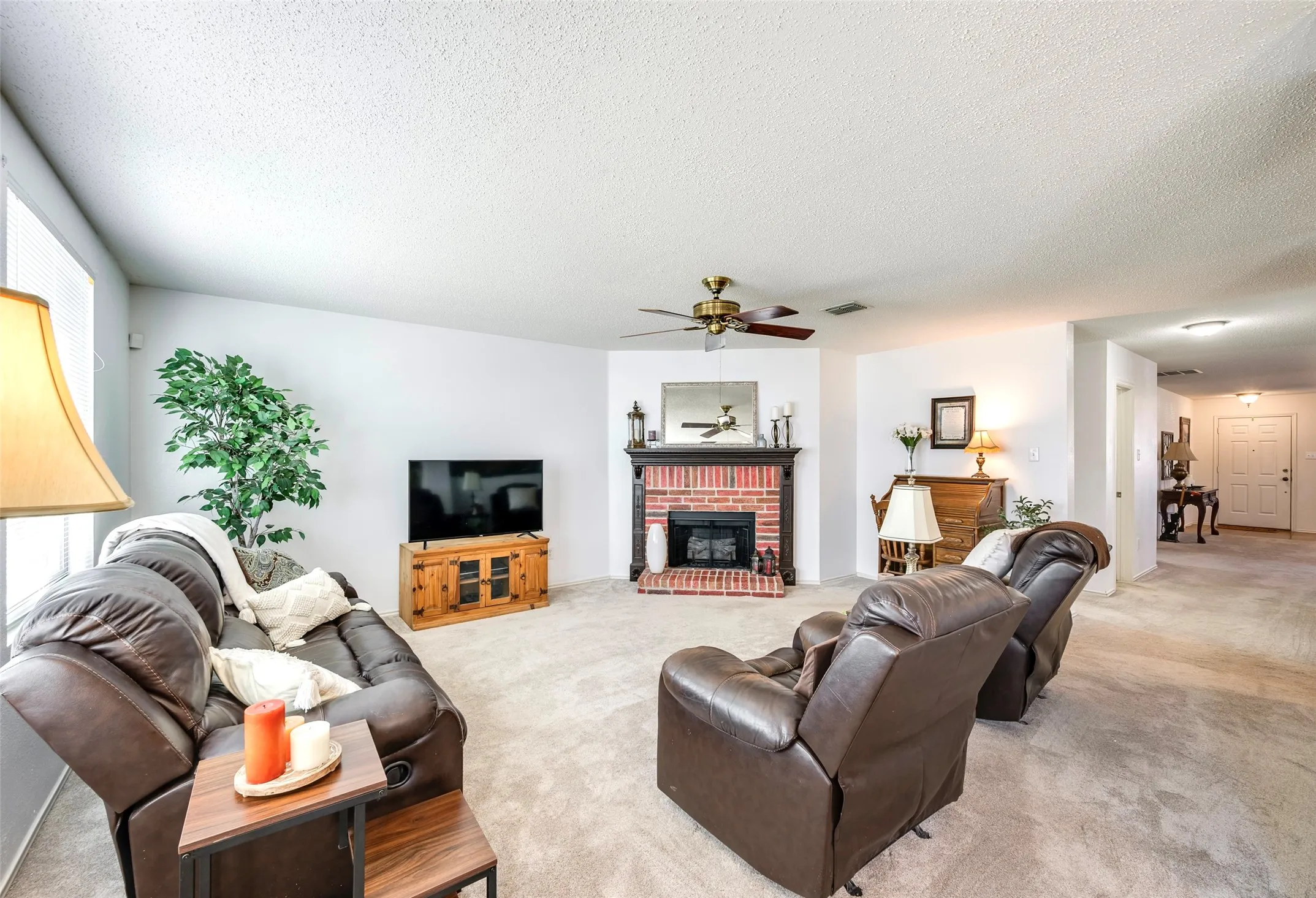 Single Family Residence For Sale in Denton County , 3214 Friesian Court, Denton, Texas 76210, 4 Bedroom, 3 Bathroom, 2 Garage spaces, 2,917 Sqft, built in 2004, Price $424,000, mls#21349818, Real Estate Agent in Denton, Homes For Sale in Denton county, Homes For Sale in Denton, Realtor in Denton Texas, Real Estate Brokerage Independent Realty Texas, Luminita Cordes Realtor