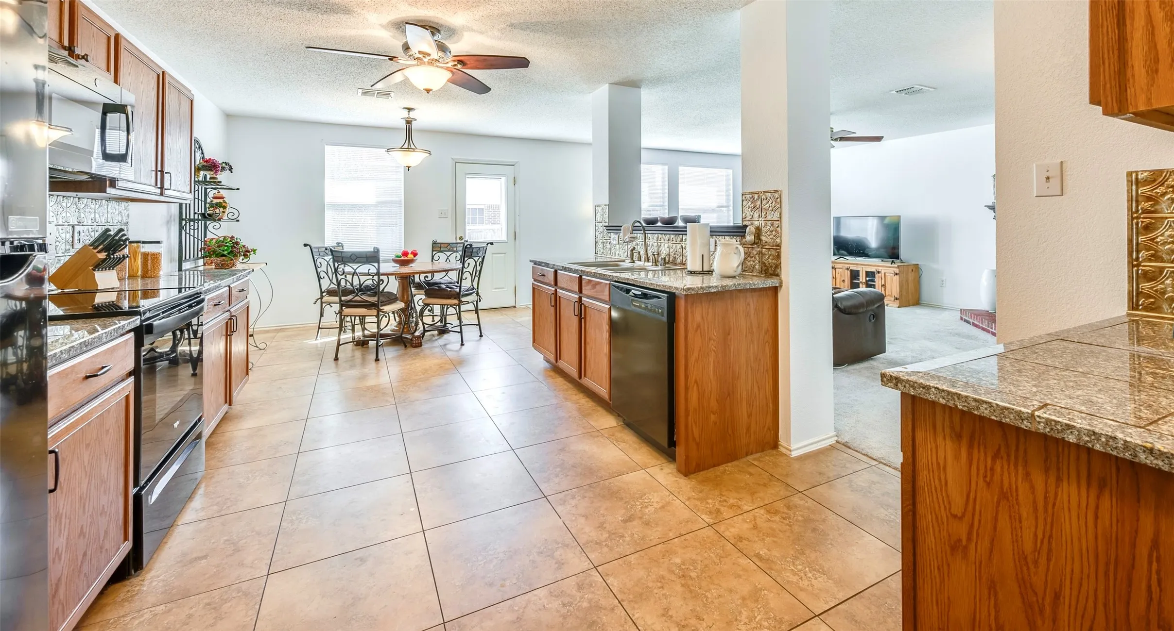 Single Family Residence For Sale in Denton County , 3214 Friesian Court, Denton, Texas 76210, 4 Bedroom, 3 Bathroom, 2 Garage spaces, 2,917 Sqft, built in 2004, Price $424,000, mls#21349818, Real Estate Agent in Denton, Homes For Sale in Denton county, Homes For Sale in Denton, Realtor in Denton Texas, Real Estate Brokerage Independent Realty Texas, Luminita Cordes Realtor