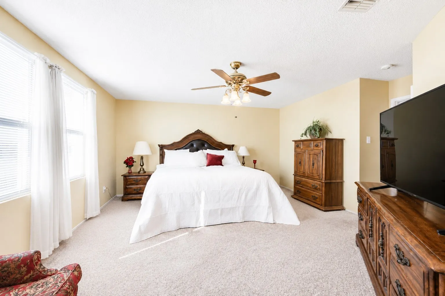 Single Family Residence For Sale in Denton County , 3214 Friesian Court, Denton, Texas 76210, 4 Bedroom, 3 Bathroom, 2 Garage spaces, 2,917 Sqft, built in 2004, Price $424,000, mls#21349818, Real Estate Agent in Denton, Homes For Sale in Denton county, Homes For Sale in Denton, Realtor in Denton Texas, Real Estate Brokerage Independent Realty Texas, Luminita Cordes Realtor
