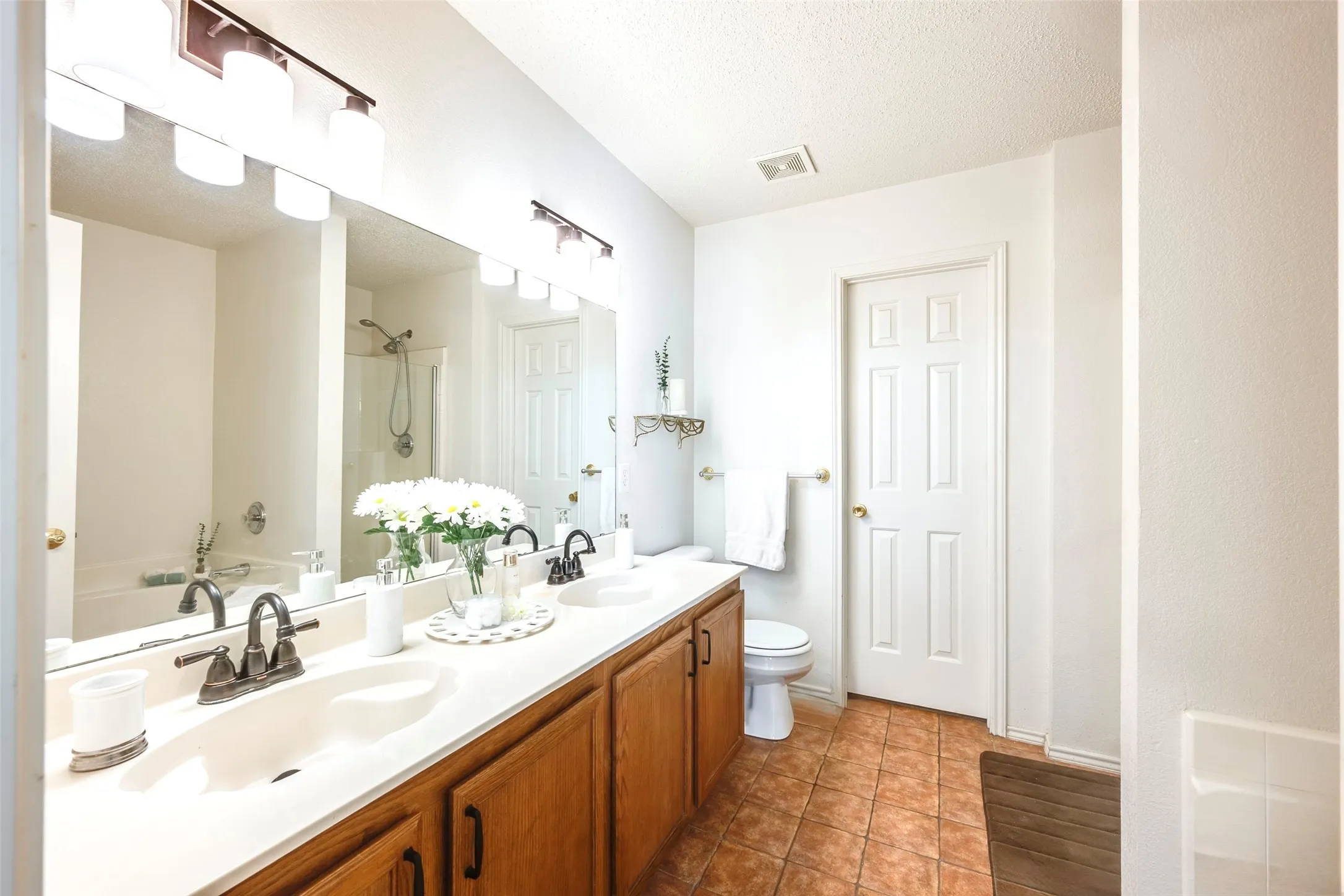 Single Family Residence For Sale in Denton County , 3214 Friesian Court, Denton, Texas 76210, 4 Bedroom, 3 Bathroom, 2 Garage spaces, 2,917 Sqft, built in 2004, Price $424,000, mls#21349818, Real Estate Agent in Denton, Homes For Sale in Denton county, Homes For Sale in Denton, Realtor in Denton Texas, Real Estate Brokerage Independent Realty Texas, Luminita Cordes Realtor
