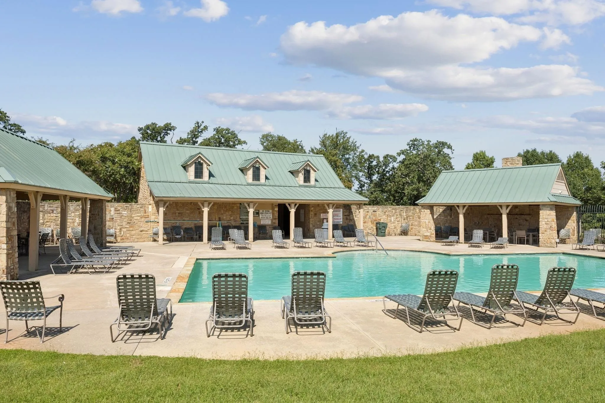 Single Family Residence For Sale in Denton County , 3214 Friesian Court, Denton, Texas 76210, 4 Bedroom, 3 Bathroom, 2 Garage spaces, 2,917 Sqft, built in 2004, Price $424,000, mls#21349818, Real Estate Agent in Denton, Homes For Sale in Denton county, Homes For Sale in Denton, Realtor in Denton Texas, Real Estate Brokerage Independent Realty Texas, Luminita Cordes Realtor