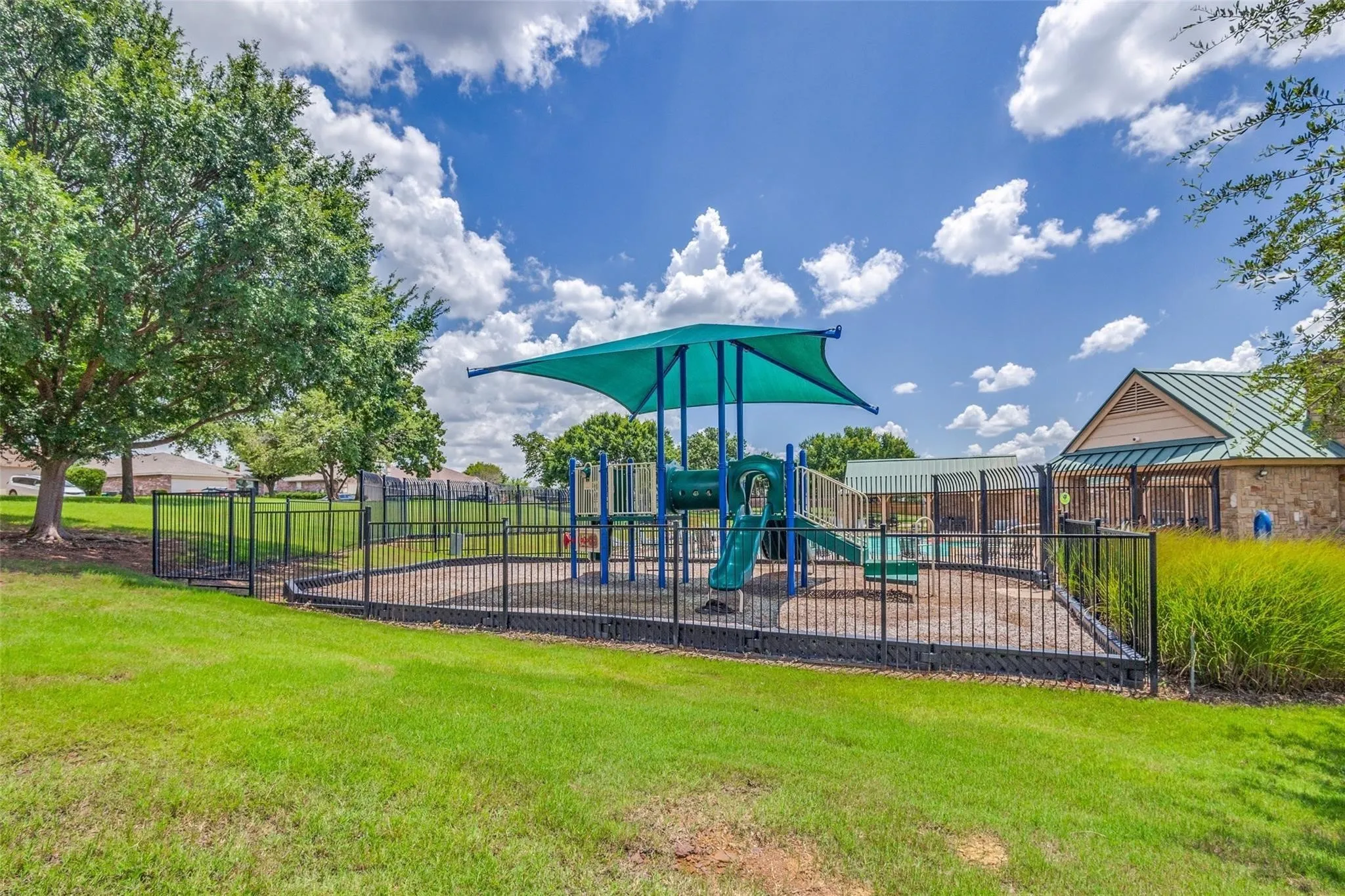 Single Family Residence For Sale in Denton County , 3214 Friesian Court, Denton, Texas 76210, 4 Bedroom, 3 Bathroom, 2 Garage spaces, 2,917 Sqft, built in 2004, Price $424,000, mls#21349818, Real Estate Agent in Denton, Homes For Sale in Denton county, Homes For Sale in Denton, Realtor in Denton Texas, Real Estate Brokerage Independent Realty Texas, Luminita Cordes Realtor