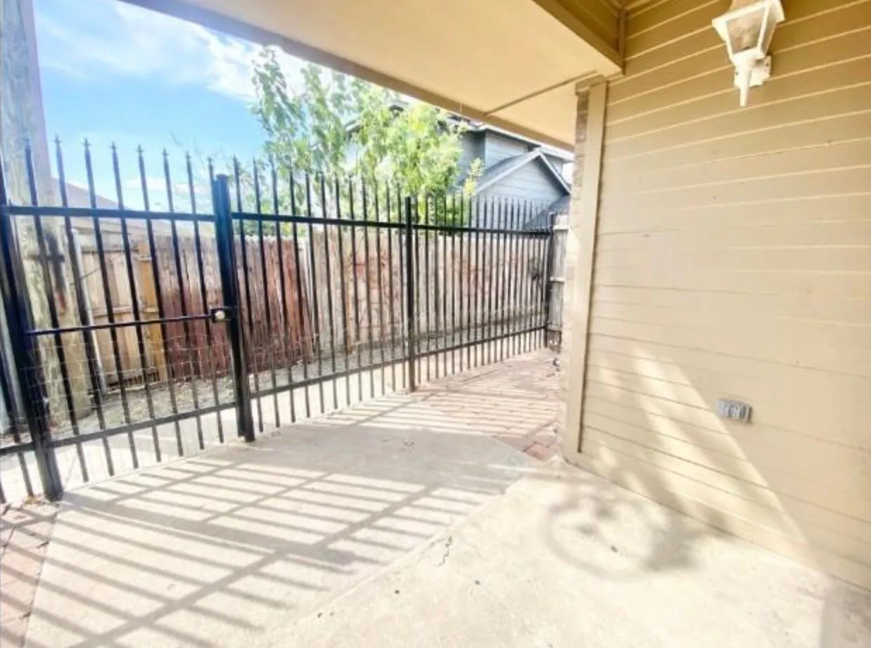 Quadruplex For Sale in Dallas County , 8001 Rothington Road 21-27, Dallas, Texas 75227, 8 Bedroom, 12 Bathroom, Garage spaces, 0 Sqft, built in 1983, mls#21346553, Real Estate Agent in Dallas, Homes For Sale in Dallas county, Homes For Sale in Dallas, Realtor in Dallas Texas, Real Estate Brokerage Independent Realty Texas, Luminita Cordes Realtor