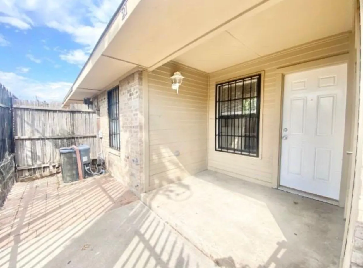 Quadruplex For Sale in Dallas County , 8001 Rothington Road 21-27, Dallas, Texas 75227, 8 Bedroom, 12 Bathroom, Garage spaces, 0 Sqft, built in 1983, mls#21346553, Real Estate Agent in Dallas, Homes For Sale in Dallas county, Homes For Sale in Dallas, Realtor in Dallas Texas, Real Estate Brokerage Independent Realty Texas, Luminita Cordes Realtor