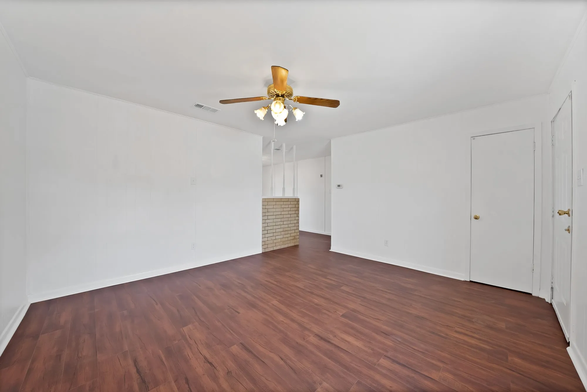 Single Family Residence For Sale in Tarrant County , 825 E Prairie View Road, Crowley, Texas 76036, 3 Bedroom, 2 Bathroom, 2 Garage spaces, 1,148 Sqft, built in 1970, mls#21352170, Real Estate Agent in Crowley, Homes For Sale in Tarrant county, Homes For Sale in Crowley, Realtor in Crowley Texas, Real Estate Brokerage Independent Realty Texas, Luminita Cordes Realtor