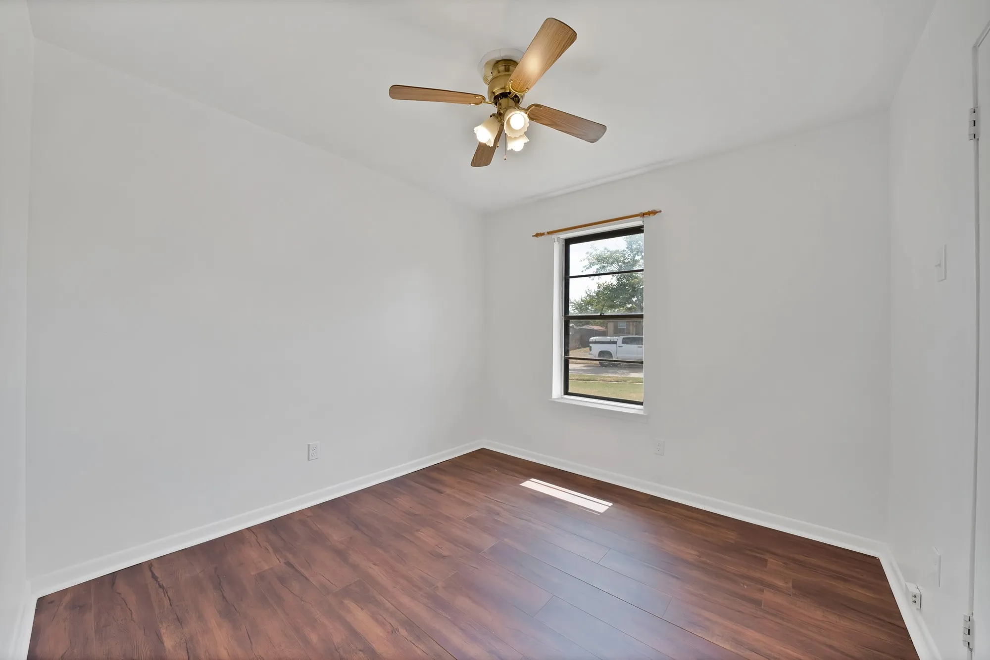 Single Family Residence For Sale in Tarrant County , 825 E Prairie View Road, Crowley, Texas 76036, 3 Bedroom, 2 Bathroom, 2 Garage spaces, 1,148 Sqft, built in 1970, mls#21352170, Real Estate Agent in Crowley, Homes For Sale in Tarrant county, Homes For Sale in Crowley, Realtor in Crowley Texas, Real Estate Brokerage Independent Realty Texas, Luminita Cordes Realtor