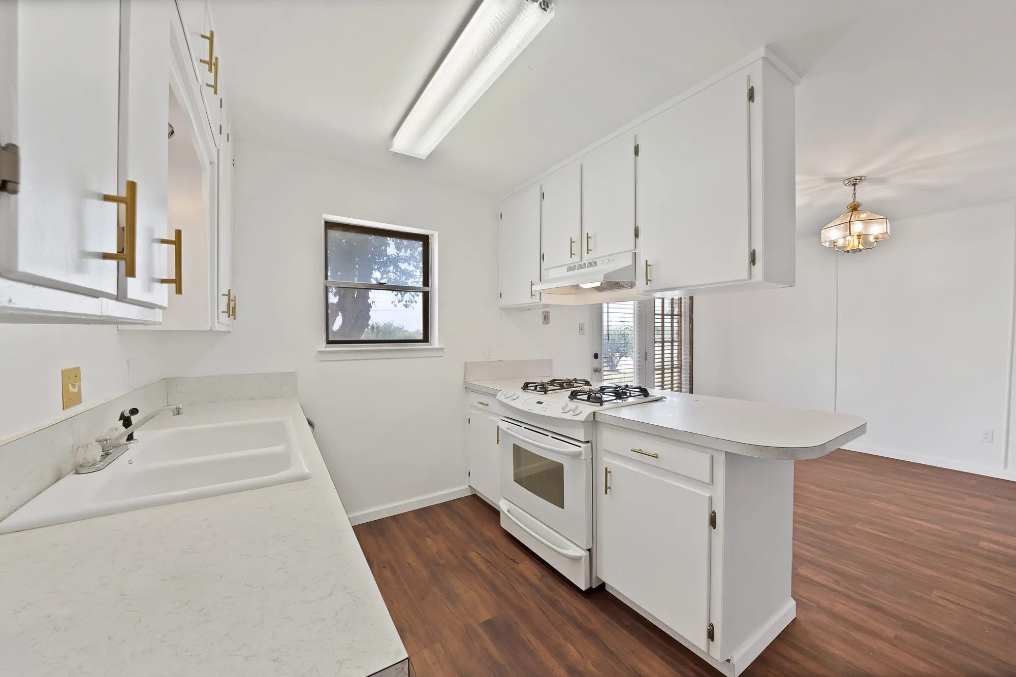 Single Family Residence For Sale in Tarrant County , 825 E Prairie View Road, Crowley, Texas 76036, 3 Bedroom, 2 Bathroom, 2 Garage spaces, 1,148 Sqft, built in 1970, mls#21352170, Real Estate Agent in Crowley, Homes For Sale in Tarrant county, Homes For Sale in Crowley, Realtor in Crowley Texas, Real Estate Brokerage Independent Realty Texas, Luminita Cordes Realtor