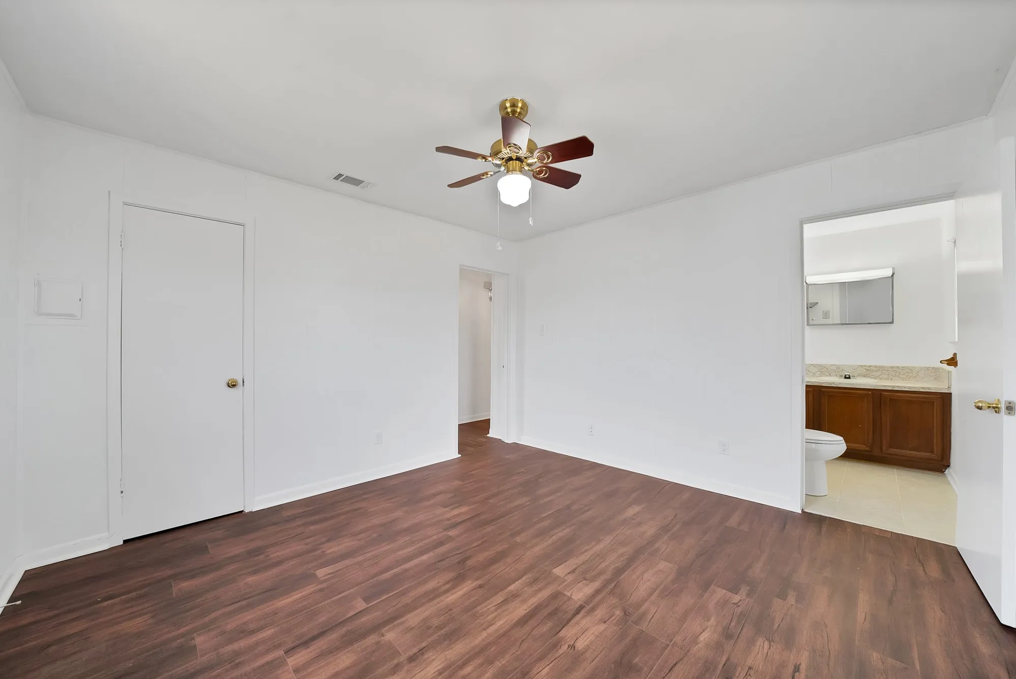 Single Family Residence For Sale in Tarrant County , 825 E Prairie View Road, Crowley, Texas 76036, 3 Bedroom, 2 Bathroom, 2 Garage spaces, 1,148 Sqft, built in 1970, mls#21352170, Real Estate Agent in Crowley, Homes For Sale in Tarrant county, Homes For Sale in Crowley, Realtor in Crowley Texas, Real Estate Brokerage Independent Realty Texas, Luminita Cordes Realtor