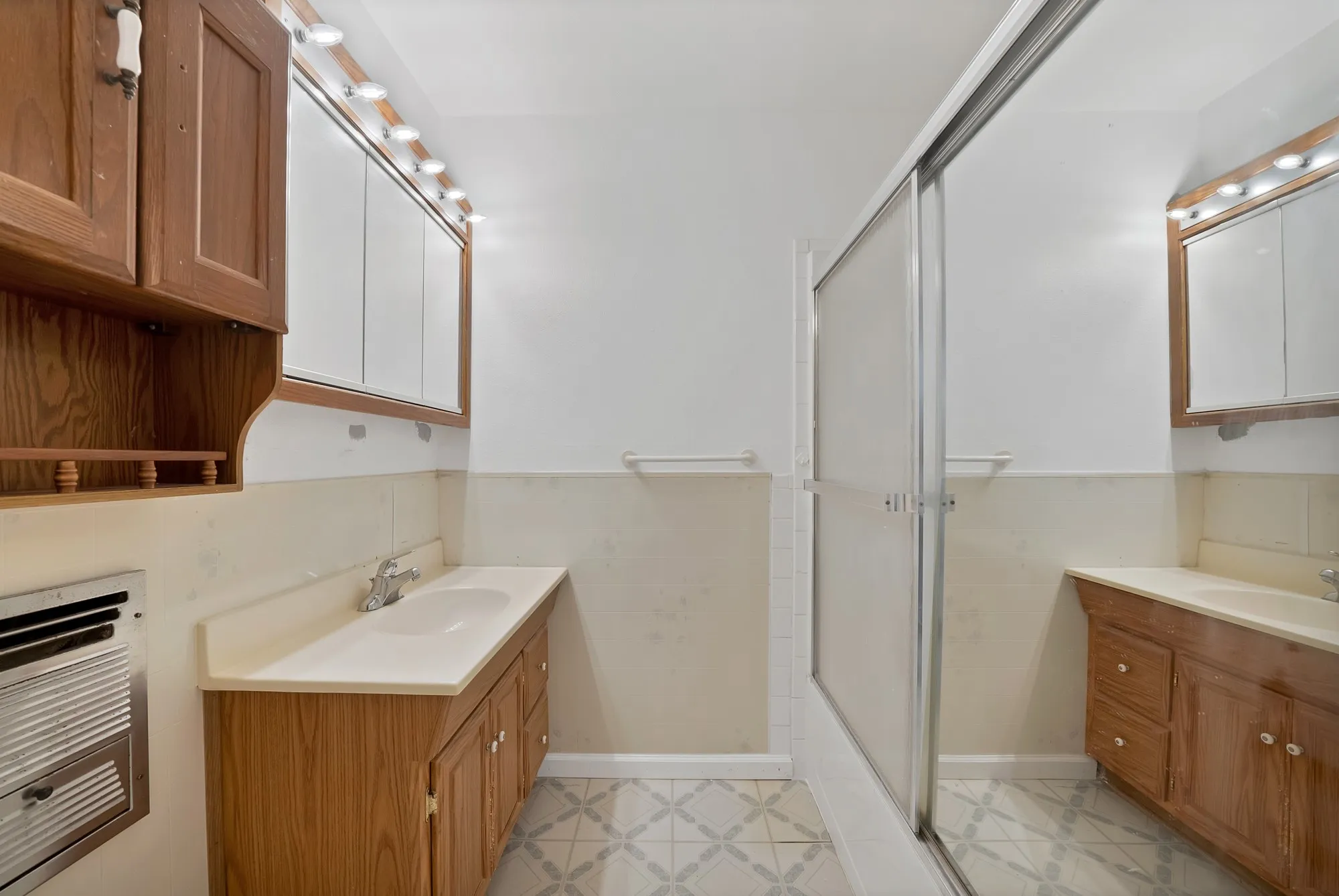 Single Family Residence For Sale in Tarrant County , 825 E Prairie View Road, Crowley, Texas 76036, 3 Bedroom, 2 Bathroom, 2 Garage spaces, 1,148 Sqft, built in 1970, mls#21352170, Real Estate Agent in Crowley, Homes For Sale in Tarrant county, Homes For Sale in Crowley, Realtor in Crowley Texas, Real Estate Brokerage Independent Realty Texas, Luminita Cordes Realtor