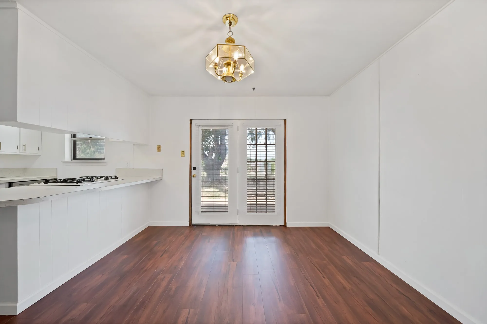 Single Family Residence For Sale in Tarrant County , 825 E Prairie View Road, Crowley, Texas 76036, 3 Bedroom, 2 Bathroom, 2 Garage spaces, 1,148 Sqft, built in 1970, mls#21352170, Real Estate Agent in Crowley, Homes For Sale in Tarrant county, Homes For Sale in Crowley, Realtor in Crowley Texas, Real Estate Brokerage Independent Realty Texas, Luminita Cordes Realtor
