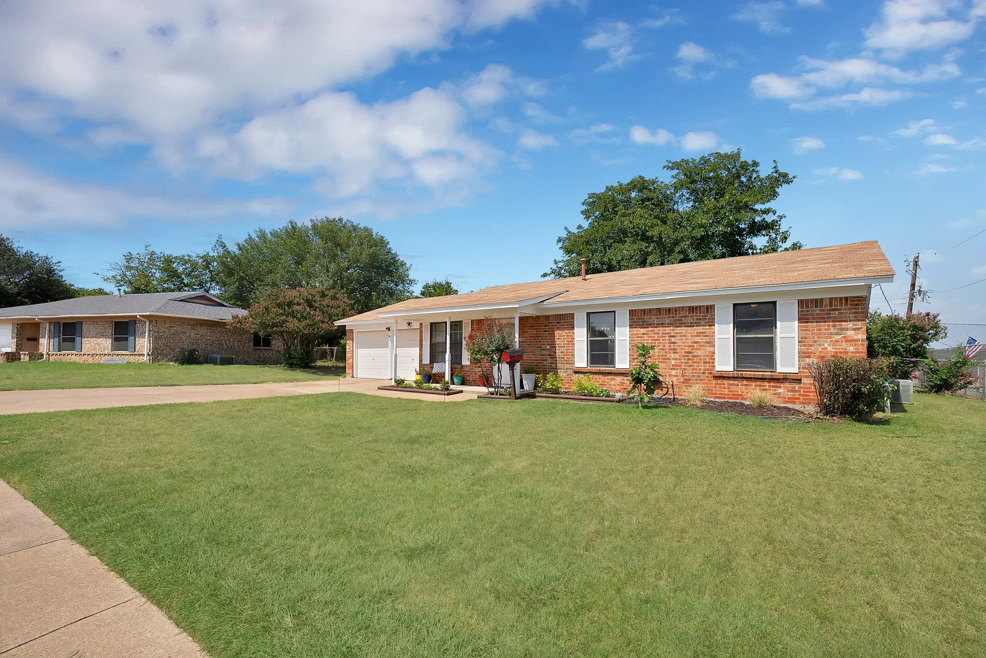 Single Family Residence For Sale in Tarrant County , 825 E Prairie View Road, Crowley, Texas 76036, 3 Bedroom, 2 Bathroom, 2 Garage spaces, 1,148 Sqft, built in 1970, mls#21352170, Real Estate Agent in Crowley, Homes For Sale in Tarrant county, Homes For Sale in Crowley, Realtor in Crowley Texas, Real Estate Brokerage Independent Realty Texas, Luminita Cordes Realtor