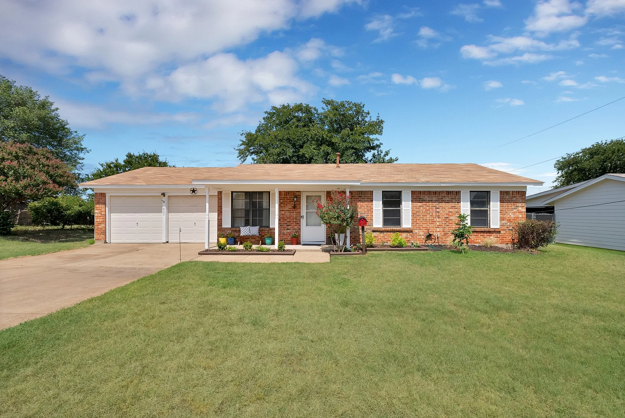 Single Family Residence For Sale in Tarrant County , 825 E Prairie View Road, Crowley, Texas 76036, 3 Bedroom, 2 Bathroom, 2 Garage spaces, 1,148 Sqft, built in 1970, mls#21352170, Real Estate Agent in Crowley, Homes For Sale in Tarrant county, Homes For Sale in Crowley, Realtor in Crowley Texas, Real Estate Brokerage Independent Realty Texas, Luminita Cordes Realtor