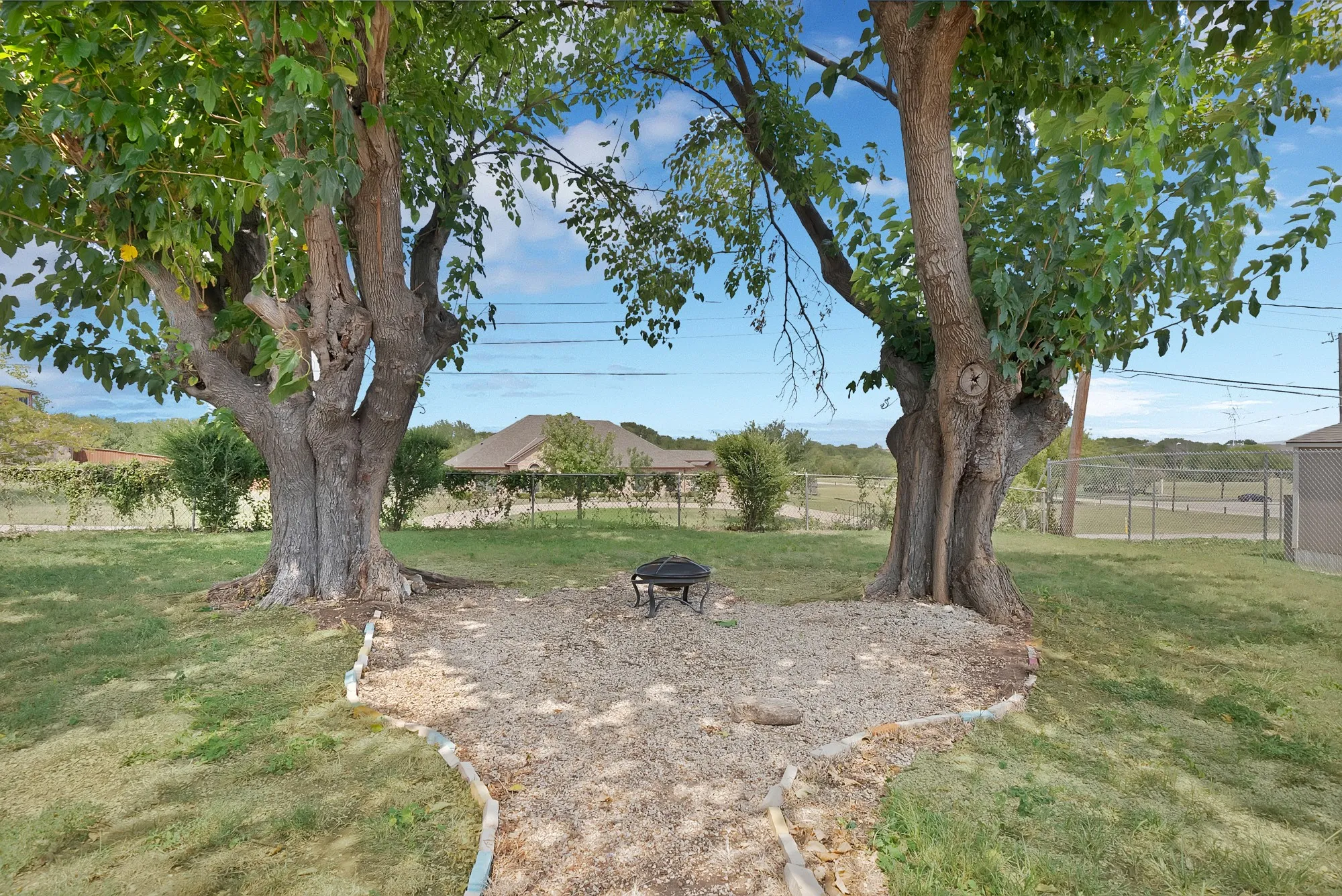 Single Family Residence For Sale in Tarrant County , 825 E Prairie View Road, Crowley, Texas 76036, 3 Bedroom, 2 Bathroom, 2 Garage spaces, 1,148 Sqft, built in 1970, mls#21352170, Real Estate Agent in Crowley, Homes For Sale in Tarrant county, Homes For Sale in Crowley, Realtor in Crowley Texas, Real Estate Brokerage Independent Realty Texas, Luminita Cordes Realtor