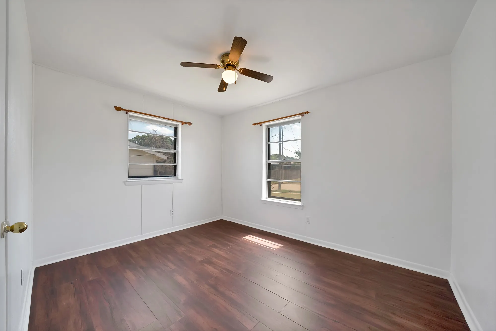 Single Family Residence For Sale in Tarrant County , 825 E Prairie View Road, Crowley, Texas 76036, 3 Bedroom, 2 Bathroom, 2 Garage spaces, 1,148 Sqft, built in 1970, mls#21352170, Real Estate Agent in Crowley, Homes For Sale in Tarrant county, Homes For Sale in Crowley, Realtor in Crowley Texas, Real Estate Brokerage Independent Realty Texas, Luminita Cordes Realtor