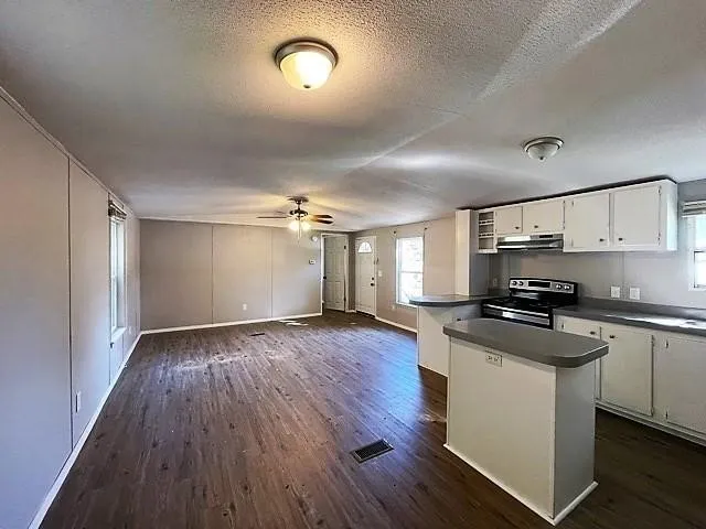 Mobile Home For Rent in Grayson County , 434 Sherman Drive, Pottsboro, Texas 75076, 3 Bedroom, 2 Bathroom, Garage spaces, 896 Sqft, built in 1997, mls#21348919, Real Estate Agent in Pottsboro, Homes For Rent in Grayson county, Homes For Rent in Pottsboro, Realtor in Pottsboro Texas, Real Estate Brokerage Independent Realty Texas, Luminita Cordes Realtor