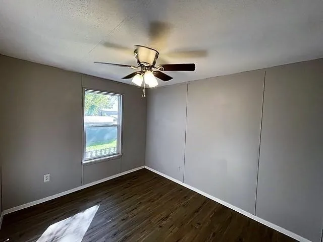 Mobile Home For Rent in Grayson County , 434 Sherman Drive, Pottsboro, Texas 75076, 3 Bedroom, 2 Bathroom, Garage spaces, 896 Sqft, built in 1997, mls#21348919, Real Estate Agent in Pottsboro, Homes For Rent in Grayson county, Homes For Rent in Pottsboro, Realtor in Pottsboro Texas, Real Estate Brokerage Independent Realty Texas, Luminita Cordes Realtor