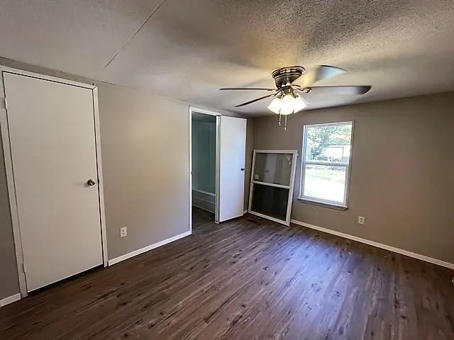 Mobile Home For Rent in Grayson County , 434 Sherman Drive, Pottsboro, Texas 75076, 3 Bedroom, 2 Bathroom, Garage spaces, 896 Sqft, built in 1997, mls#21348919, Real Estate Agent in Pottsboro, Homes For Rent in Grayson county, Homes For Rent in Pottsboro, Realtor in Pottsboro Texas, Real Estate Brokerage Independent Realty Texas, Luminita Cordes Realtor