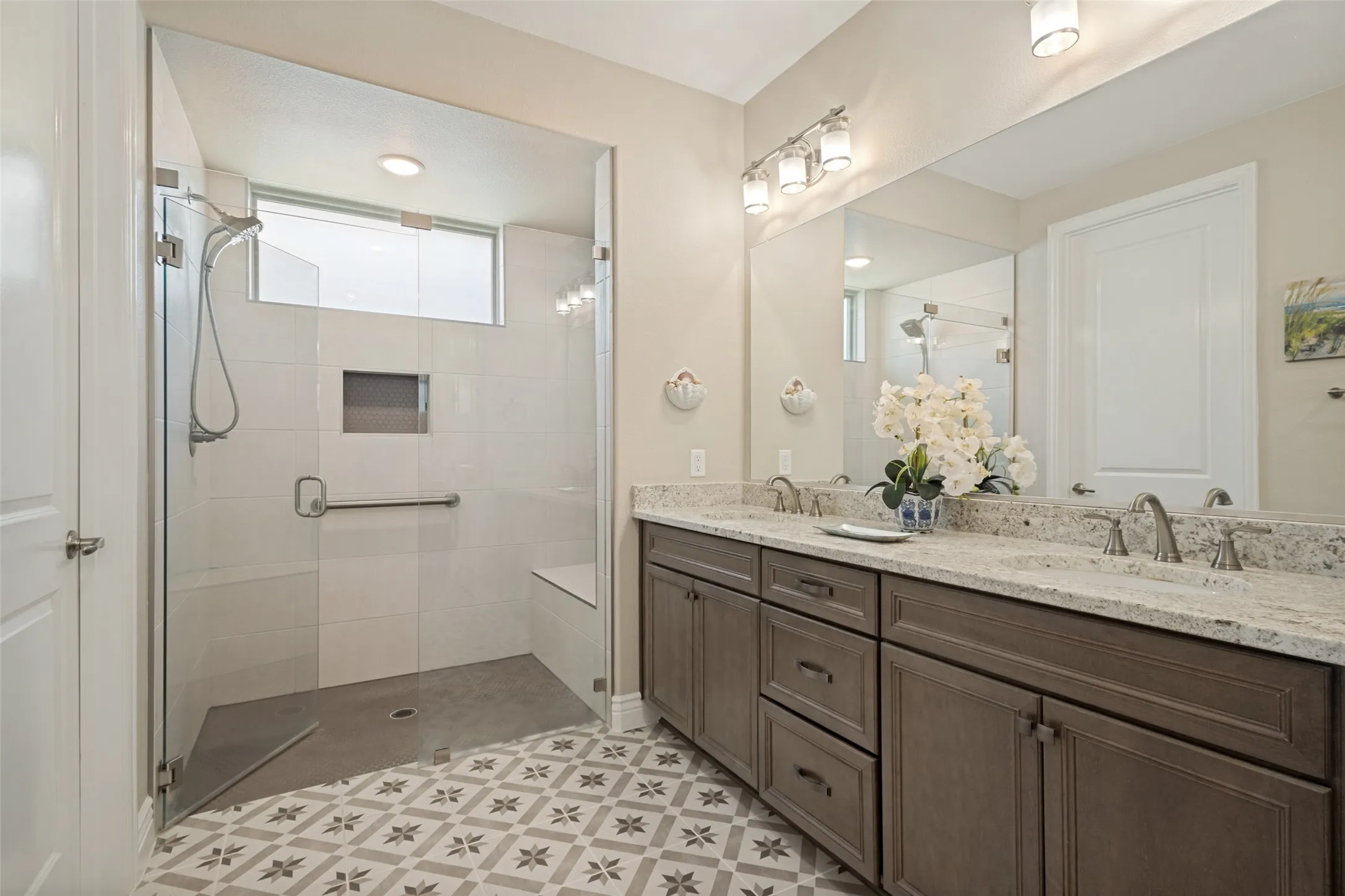 A CURBLESS SHOWER ENTRY IS SO CONVENIENT. AN UPGRADED FRAMELESS GLASS SHOWER ENCLOSURE, PRODUCT NICHE AND BENCH MAKE THIS THE PERFECT SPA EXPERIENCE.