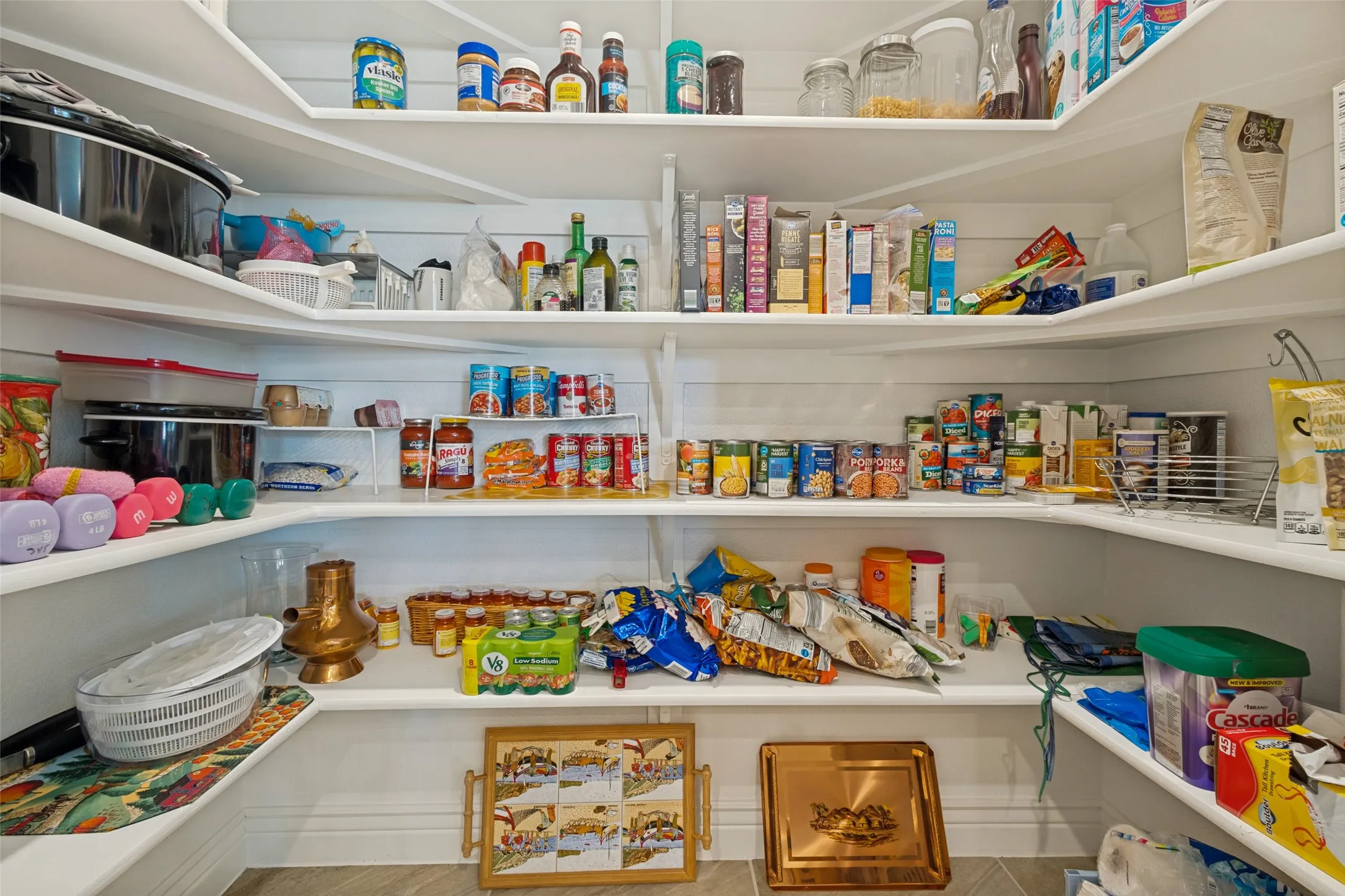 WHO DOESNT LOVE A GIANT PANTRY?