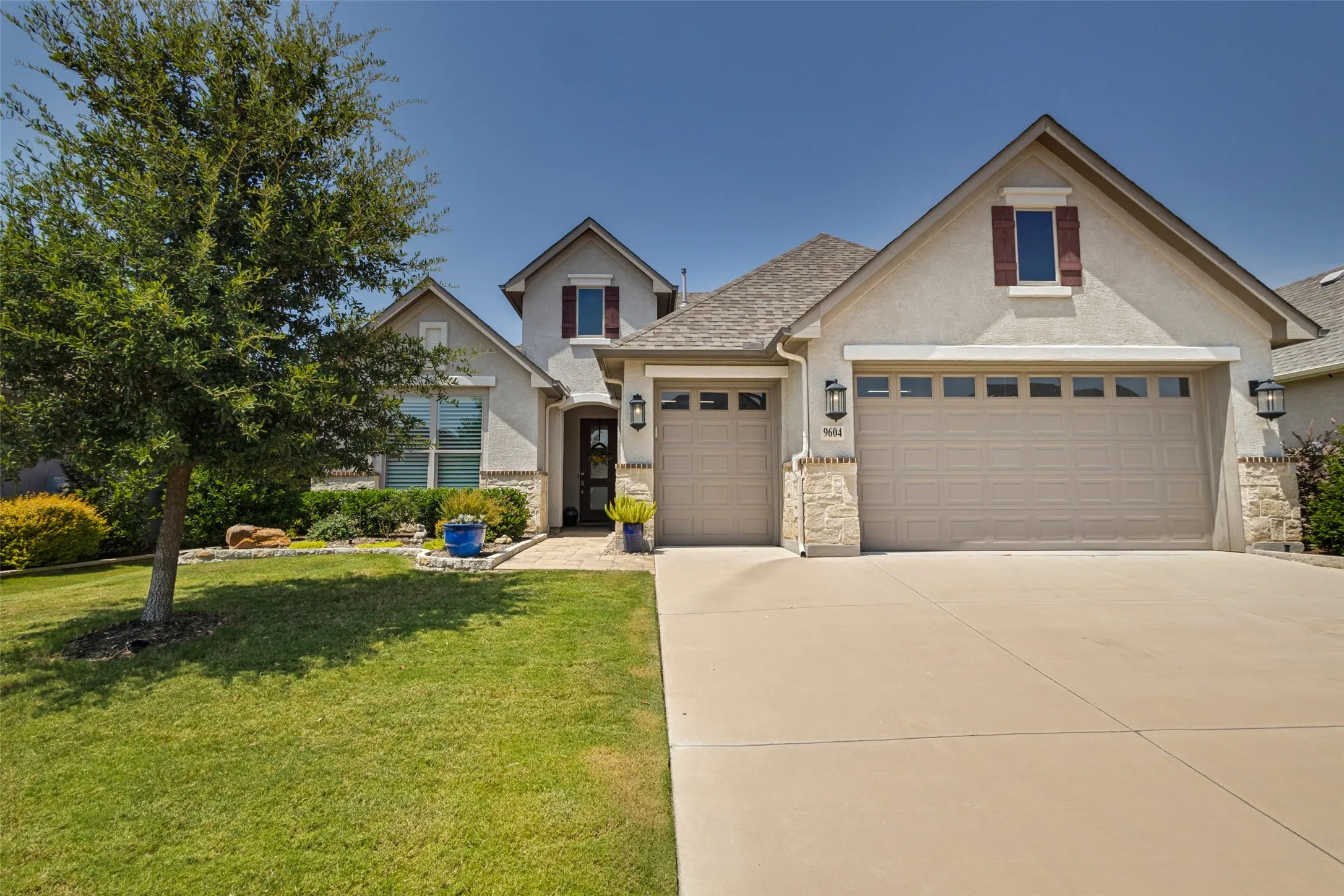 Single Family Residence For Sale in Denton County , 9604 Greenstone Way, Denton, Texas 76207, 2 Bedroom, 3 Bathroom, 3 Garage spaces, 2,005 Sqft, built in 2021, mls#21351945, Real Estate Agent in Denton, Homes For Sale in Denton county, Homes For Sale in Denton, Realtor in Denton Texas, Real Estate Brokerage Independent Realty Texas, Luminita Cordes Realtor