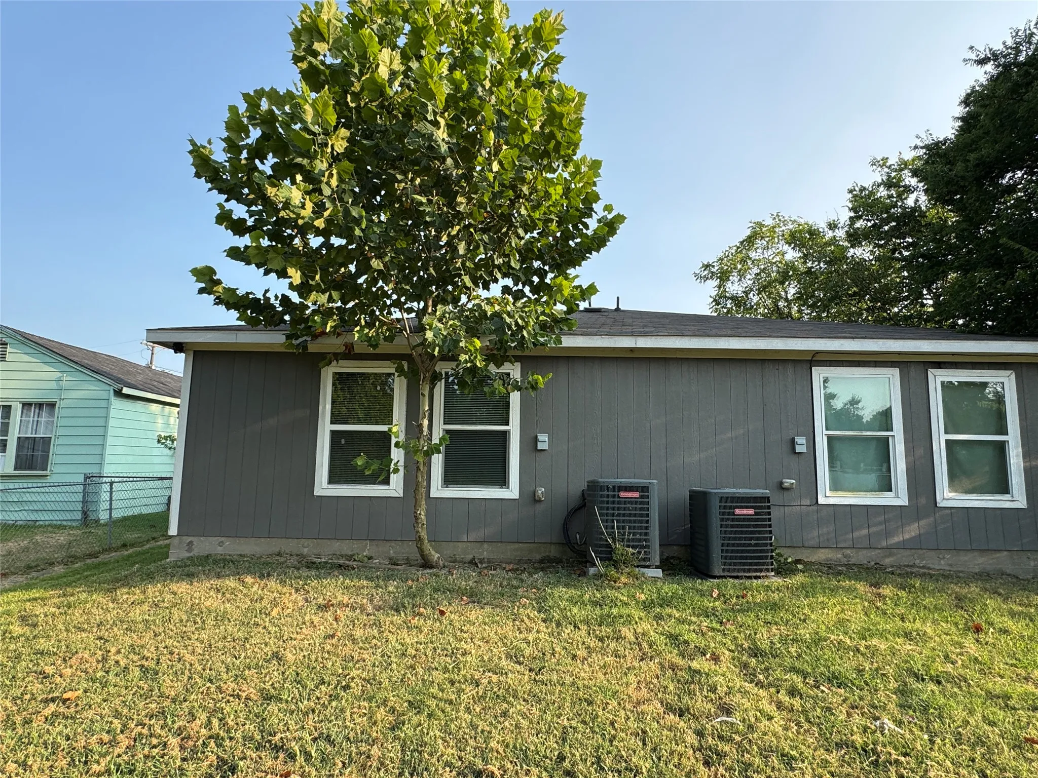Duplex For Sale in Hunt County , 3420 Marshall Street A & B, Greenville, Texas 75401, 6 Bedroom, 2 Bathroom, Garage spaces, 0 Sqft, built in 2019, mls#21352243, Real Estate Agent in Greenville, Homes For Sale in Hunt county, Homes For Sale in Greenville, Realtor in Greenville Texas, Real Estate Brokerage Independent Realty Texas, Luminita Cordes Realtor