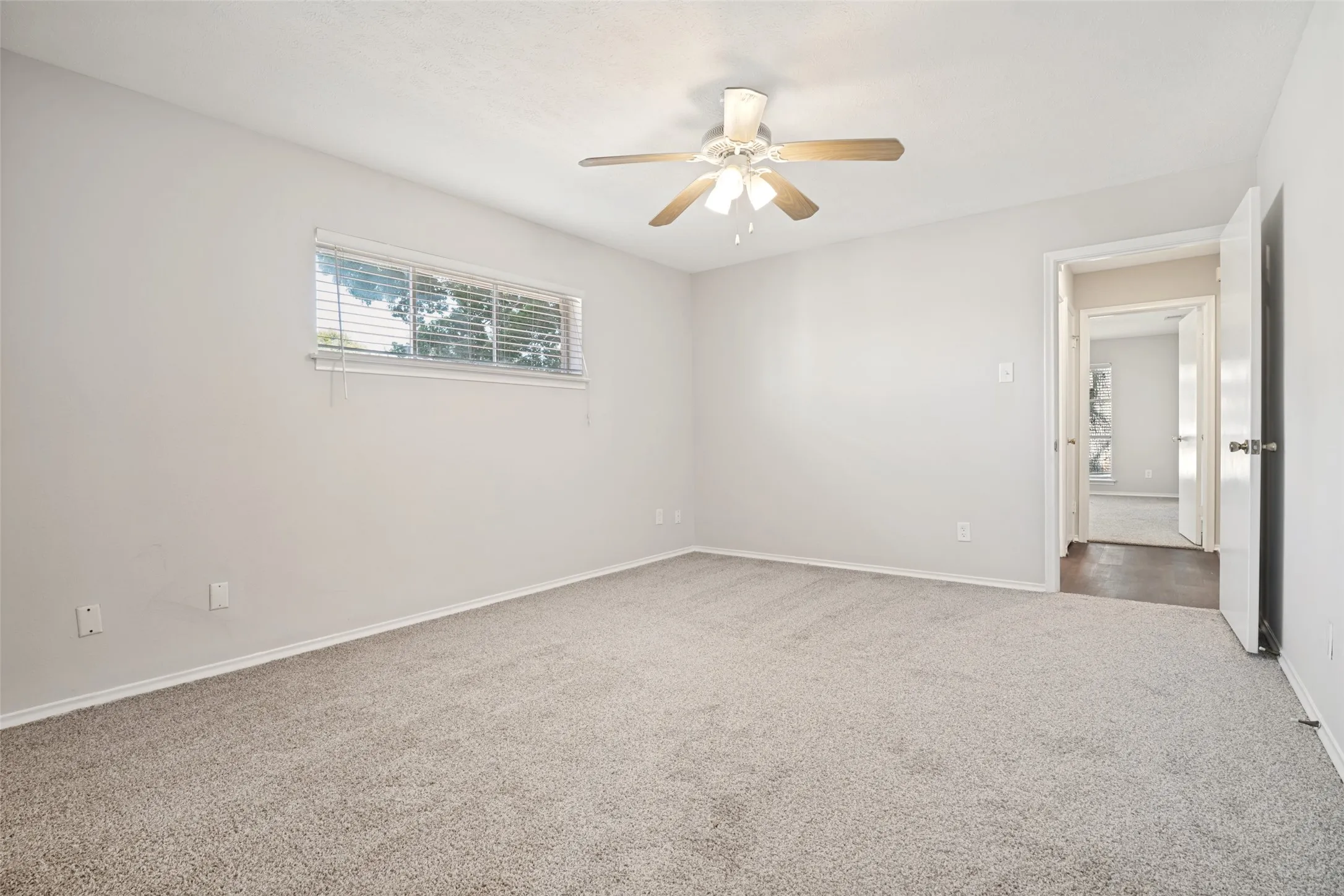Duplex For Rent in Dallas County , 7005 Kingsbury Drive 7005, Dallas, Texas 75231, 2 Bedroom, 2 Bathroom, Garage spaces, 1,368 Sqft, built in 1961, mls#21351639, Real Estate Agent in Dallas, Homes For Rent in Dallas county, Homes For Rent in Dallas, Realtor in Dallas Texas, Real Estate Brokerage Independent Realty Texas, Luminita Cordes Realtor
