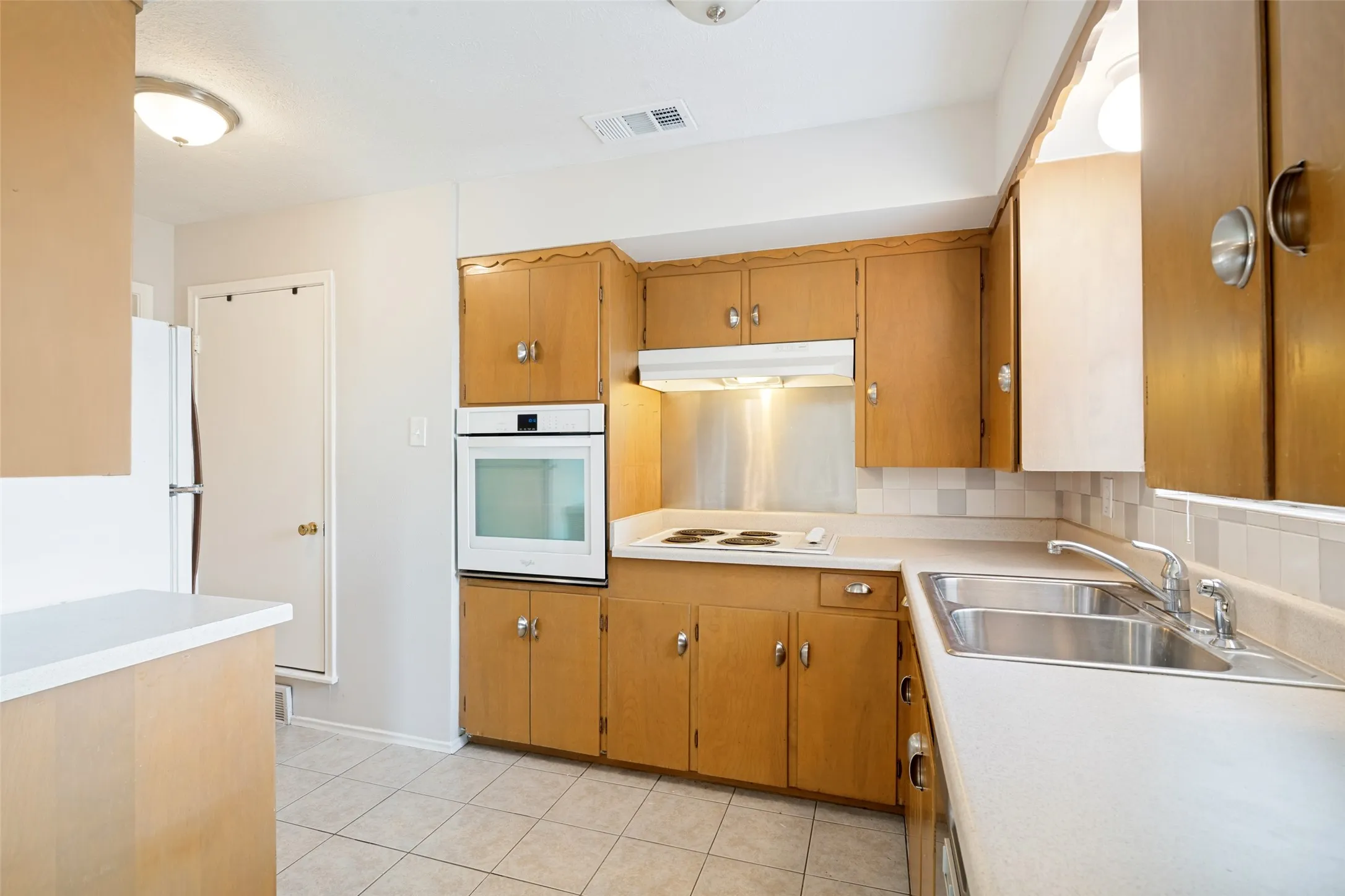 Duplex For Rent in Dallas County , 7005 Kingsbury Drive 7005, Dallas, Texas 75231, 2 Bedroom, 2 Bathroom, Garage spaces, 1,368 Sqft, built in 1961, mls#21351639, Real Estate Agent in Dallas, Homes For Rent in Dallas county, Homes For Rent in Dallas, Realtor in Dallas Texas, Real Estate Brokerage Independent Realty Texas, Luminita Cordes Realtor